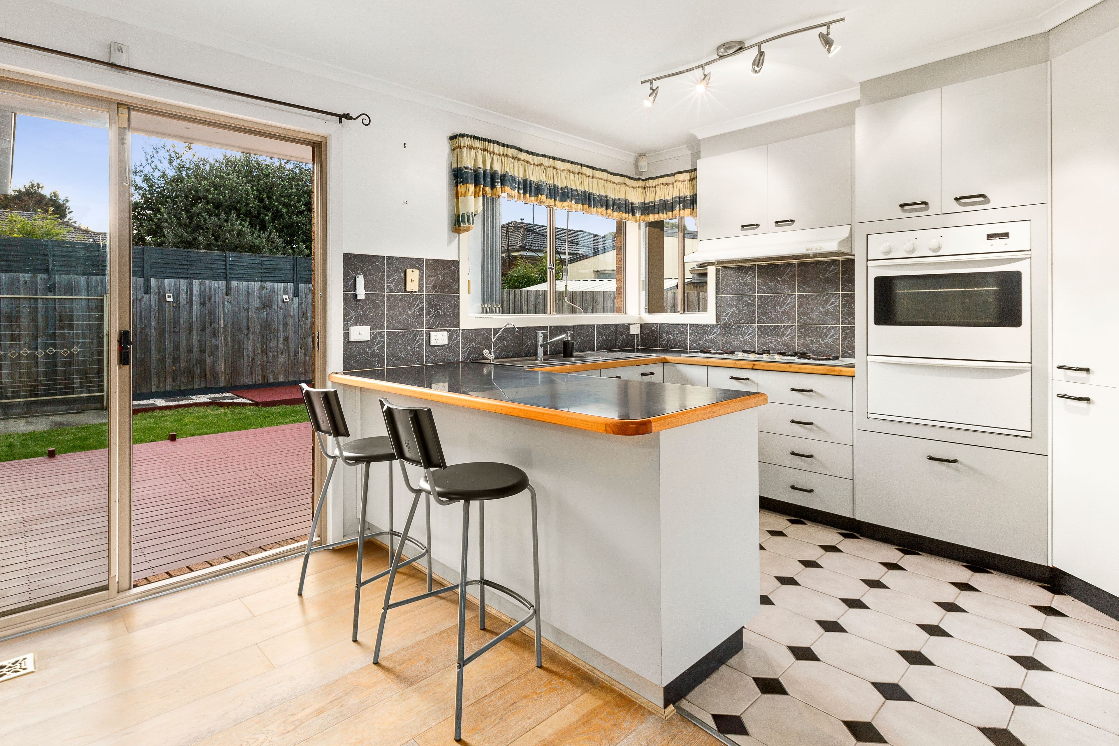 25 Leonie Avenue, Mount Waverley VIC 3149, Mount Waverley - Thumbnail 3