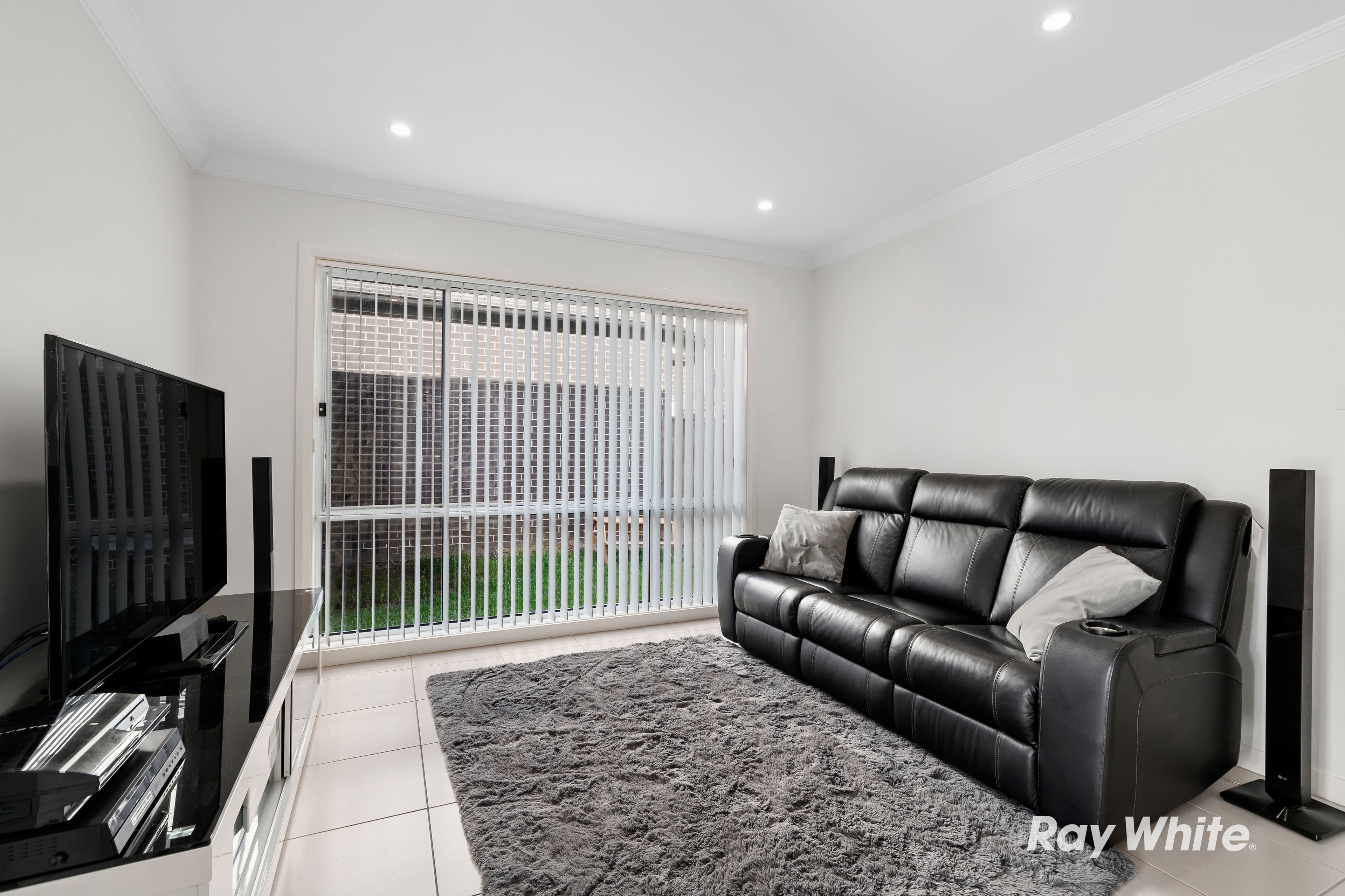 57 Sugarloaf Crescent, Colebee NSW 2761, Colebee - Thumbnail 5