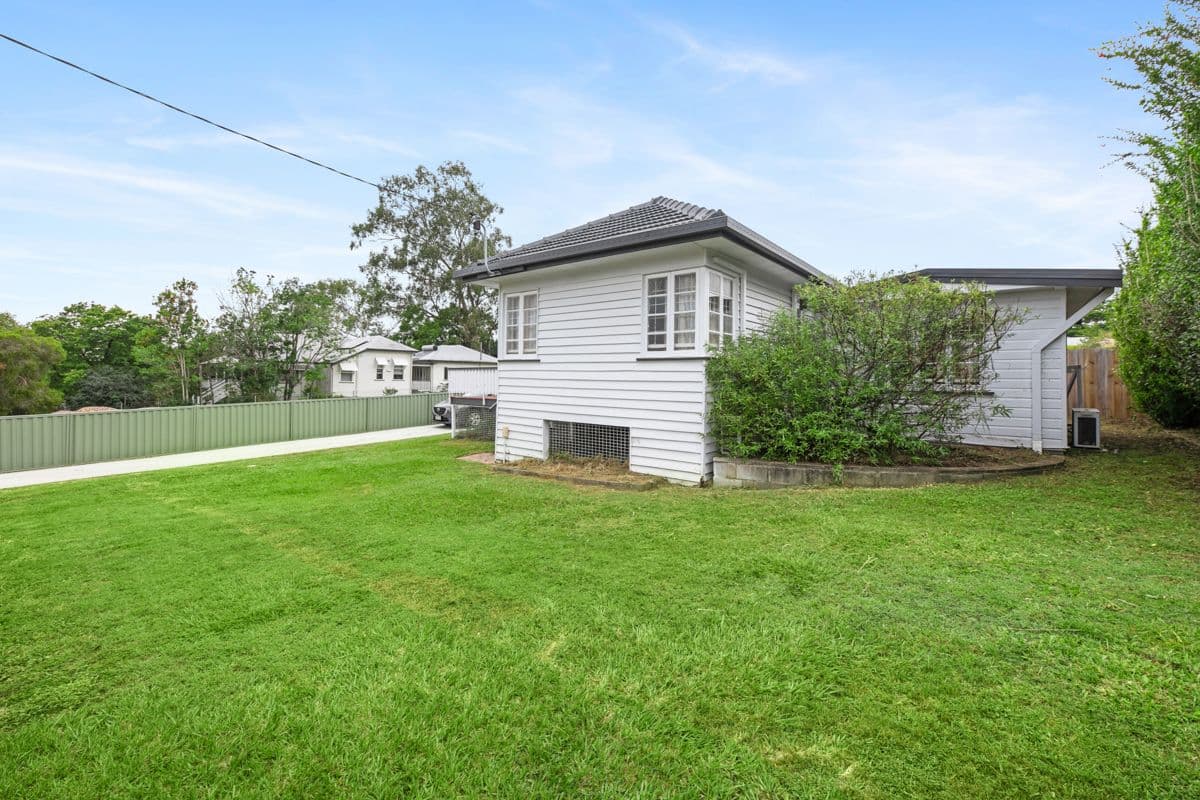 140 Englefield Road, Oxley QLD 4075, Oxley - Thumbnail 2