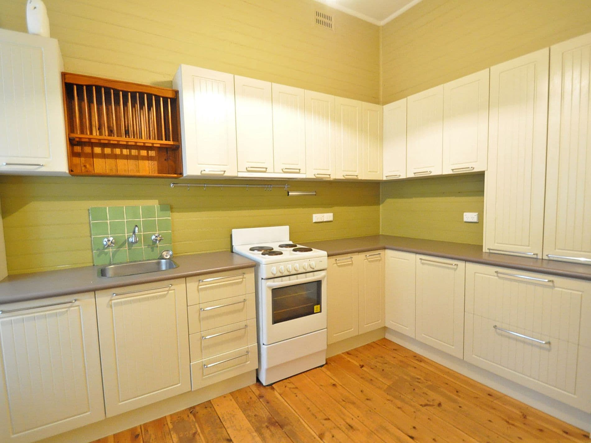 19 Pretoria Avenue, Junee - Thumbnail 2