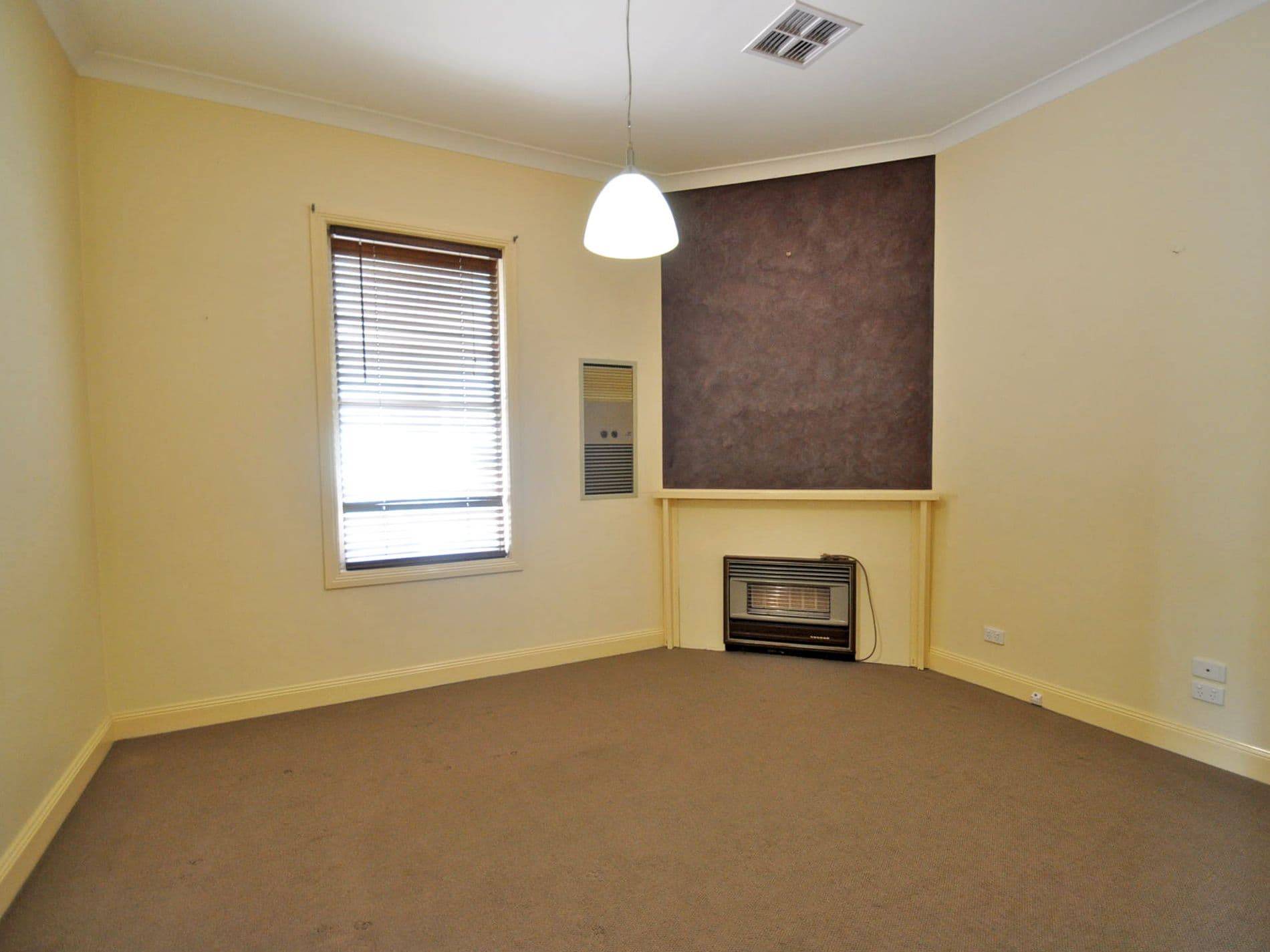 19 Pretoria Avenue, Junee - Thumbnail 4