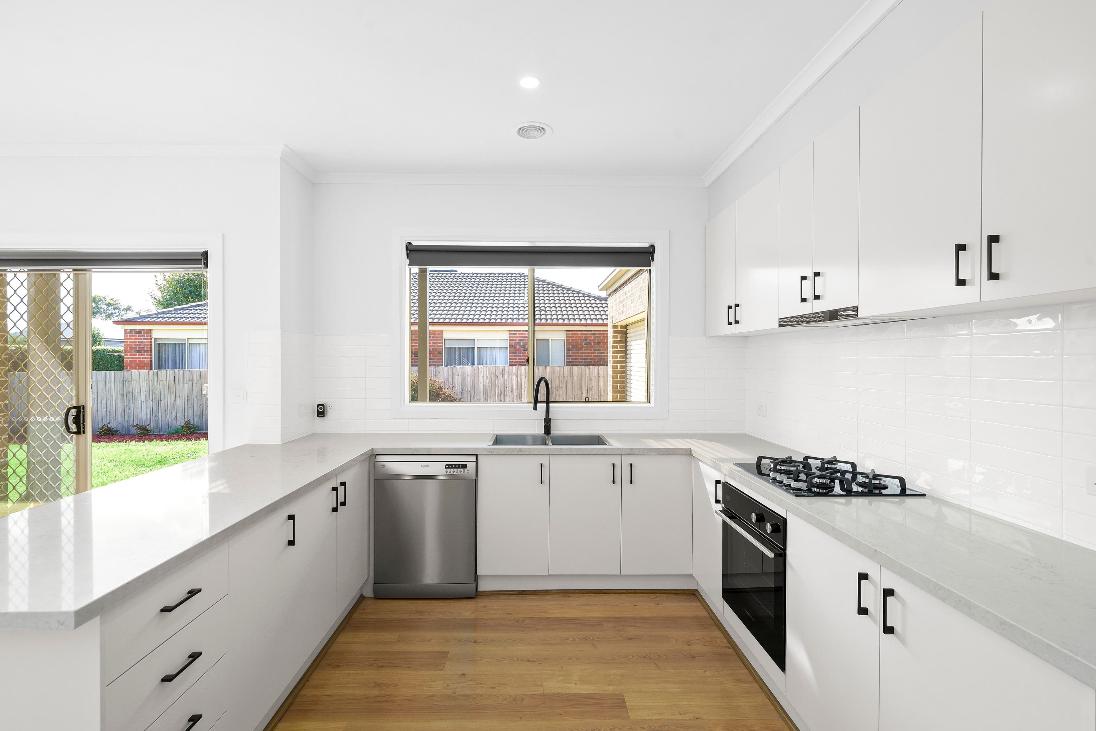 46 Belleview Drive, Sunbury VIC 3429, Sunbury - Thumbnail 2