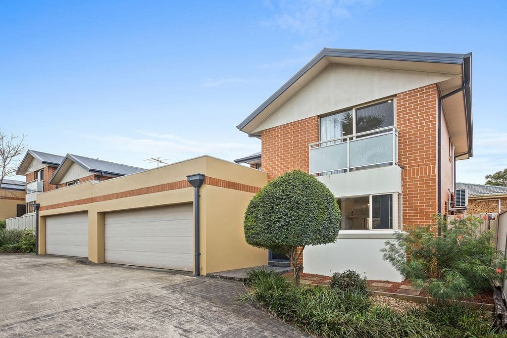 5/35 Russell Street, Balgownie - Image 1