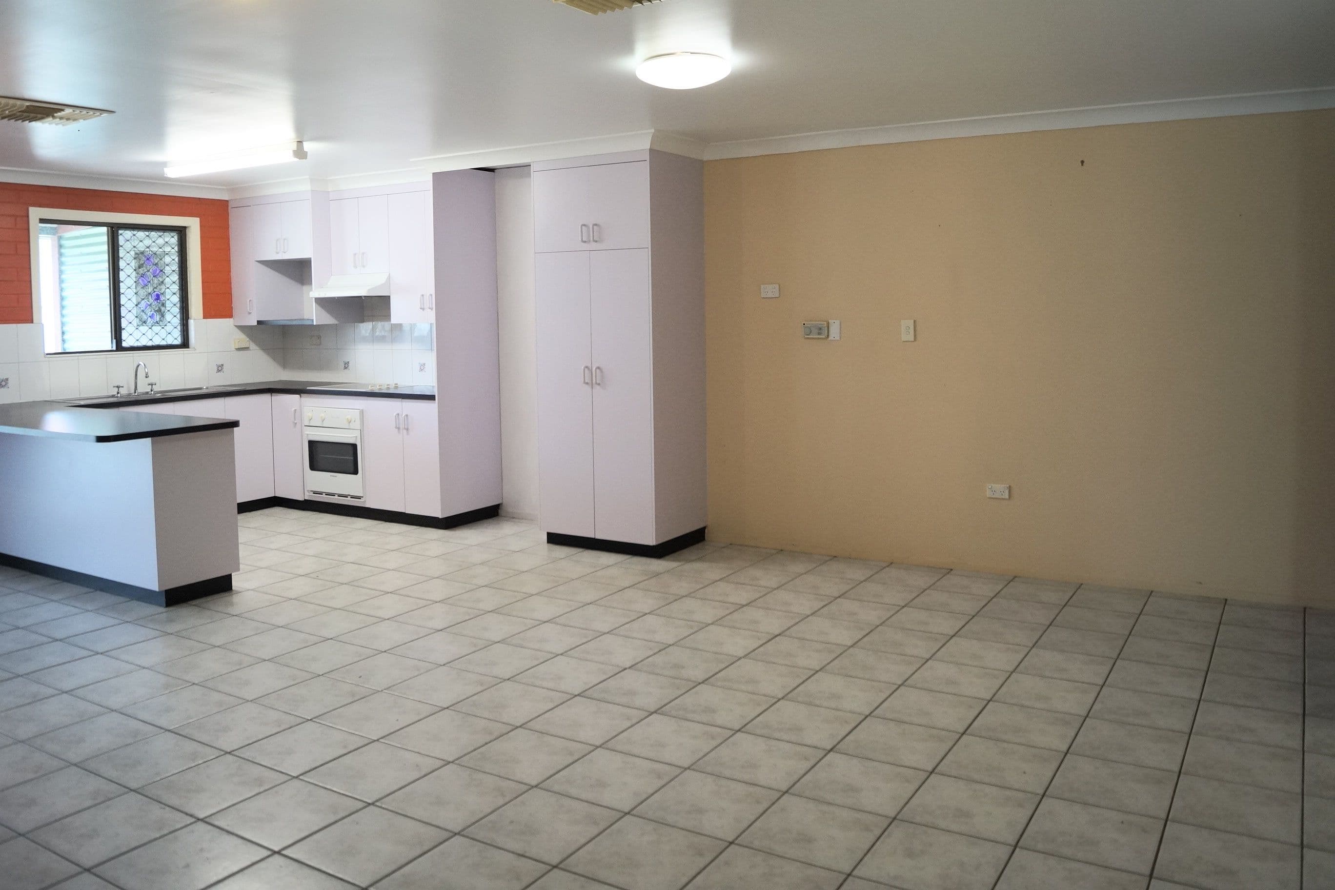 14 Yamala Street, Emerald QLD 4720, Emerald - Thumbnail 3