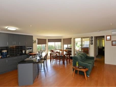 9 Grundy Street, WESTBROOK QLD 4350, Westbrook - Thumbnail 2