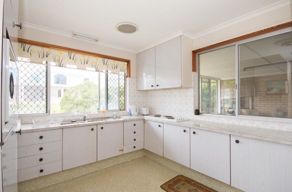 3 Castille Court, Isle Of Capri QLD 4217, Isle Of Capri - Thumbnail 2
