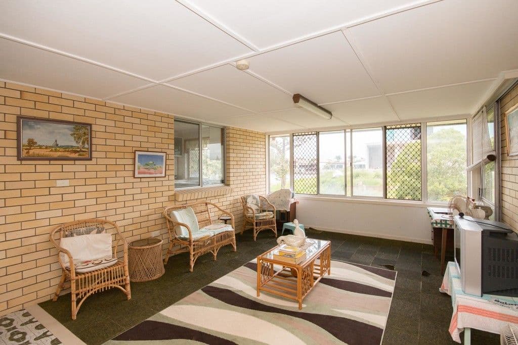 3 Castille Court, Isle Of Capri QLD 4217, Isle Of Capri - Thumbnail 4