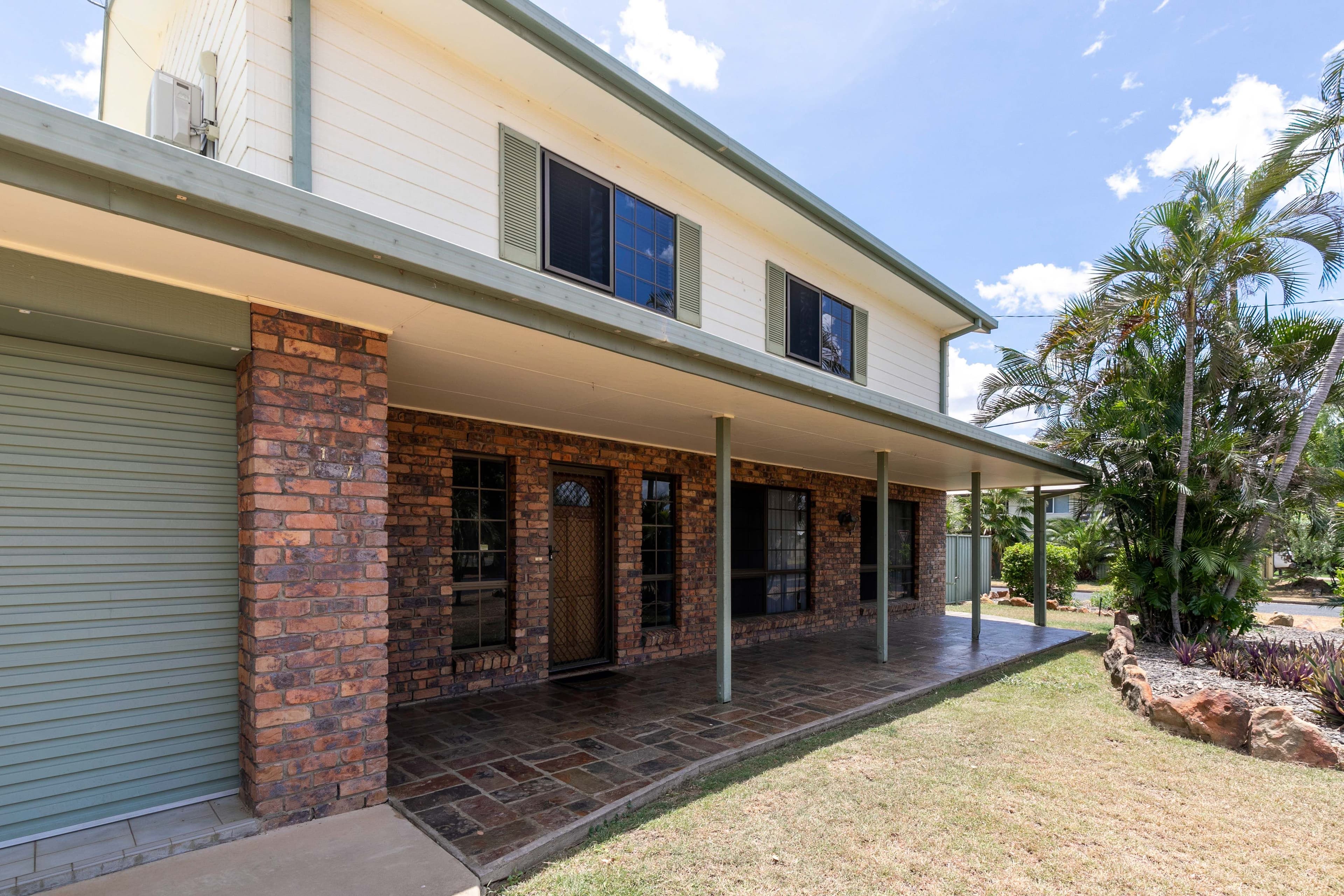 217 Borilla Street, Emerald QLD 4720, Emerald - Thumbnail 2