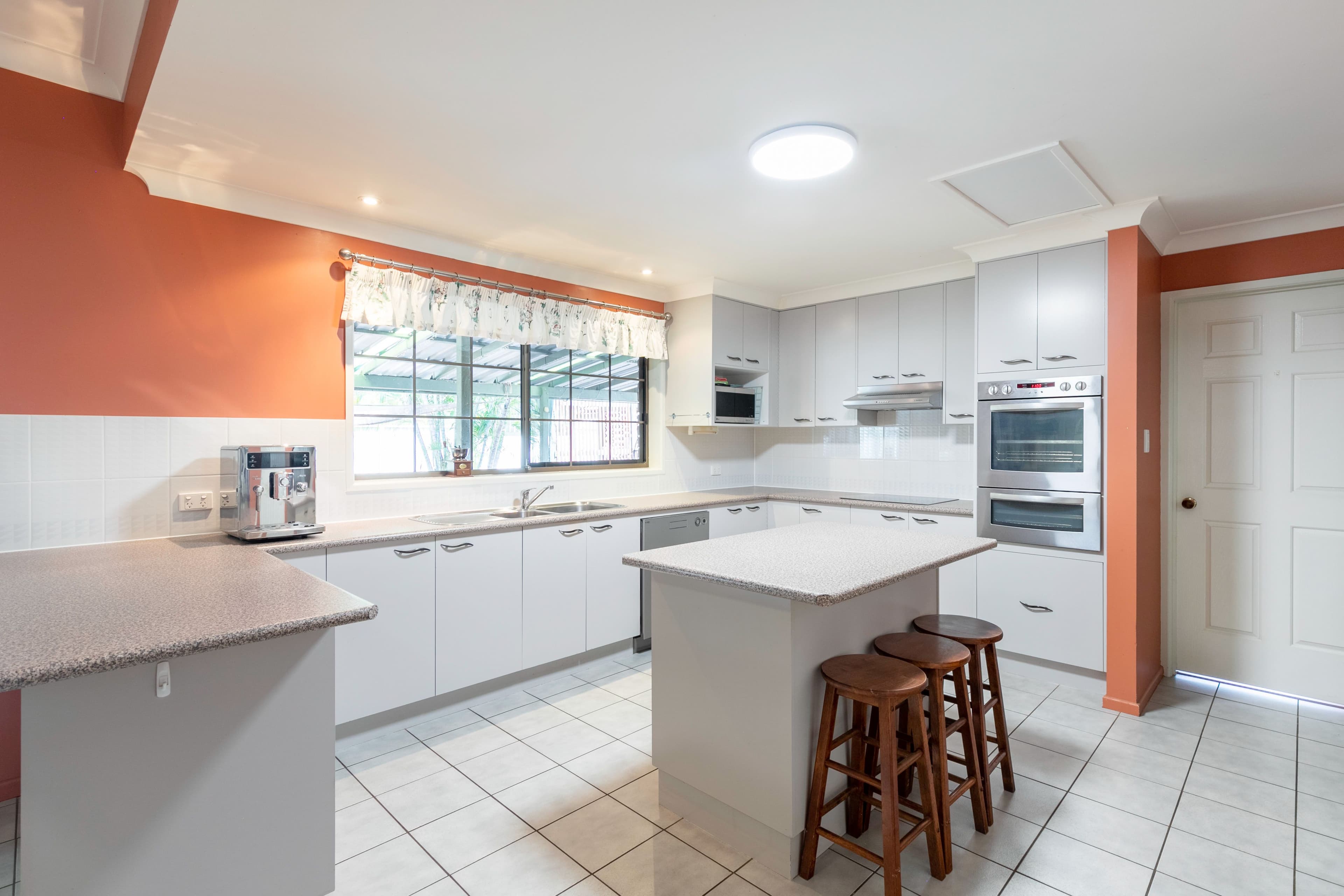 217 Borilla Street, Emerald QLD 4720, Emerald - Thumbnail 4