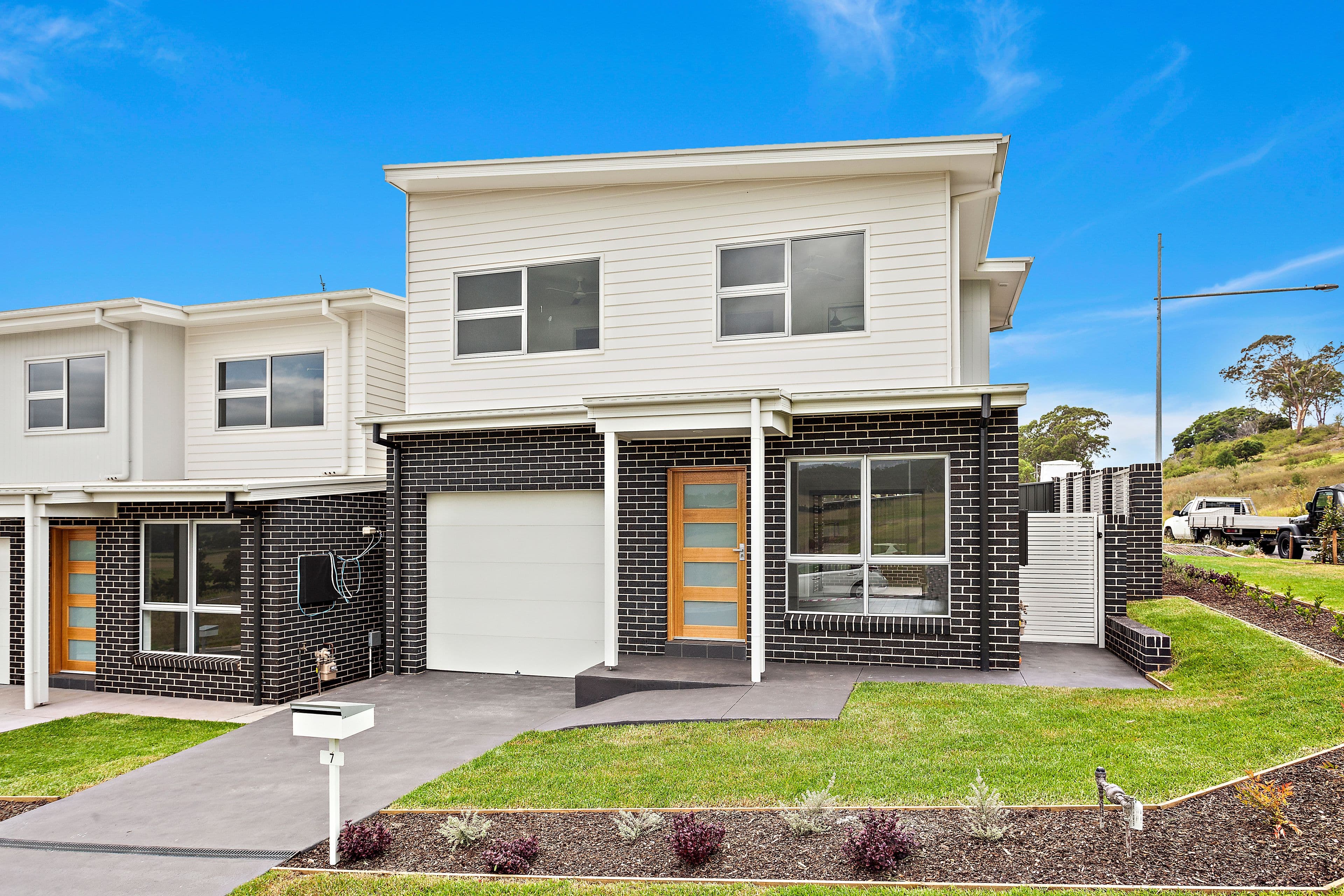 7 Paul Circuit, Tullimbar - Image 1