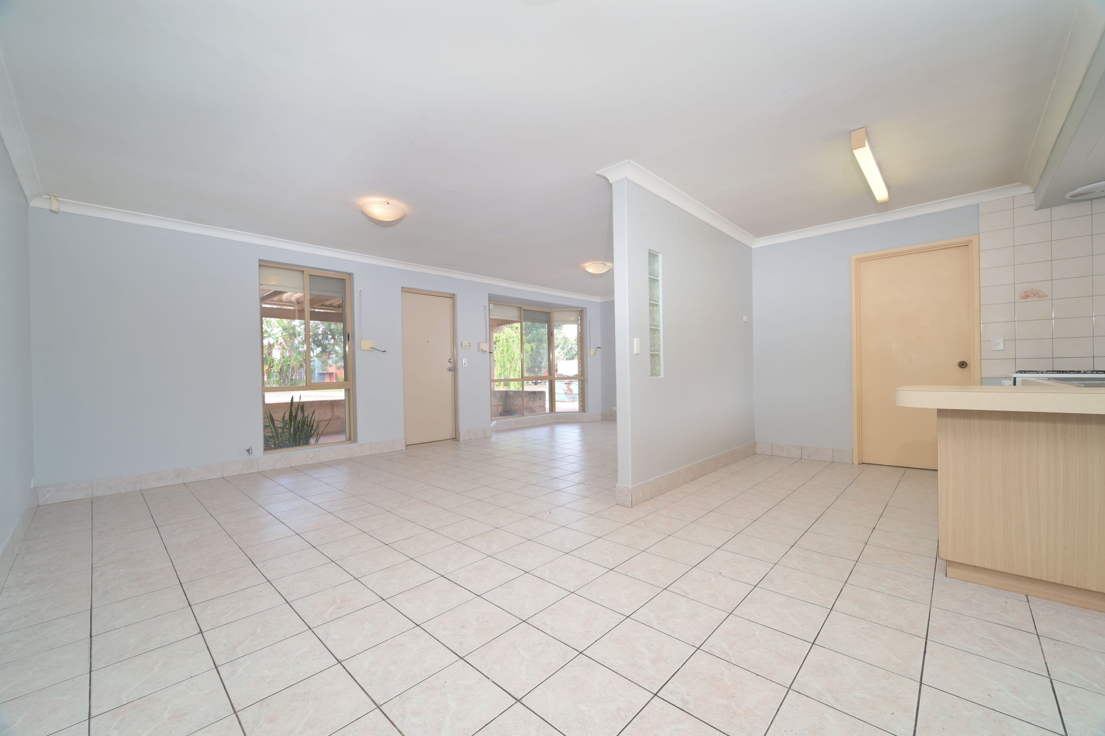 252 Illawarra Cres, South, Ballajura WA 6066, Ballajura - Thumbnail 3