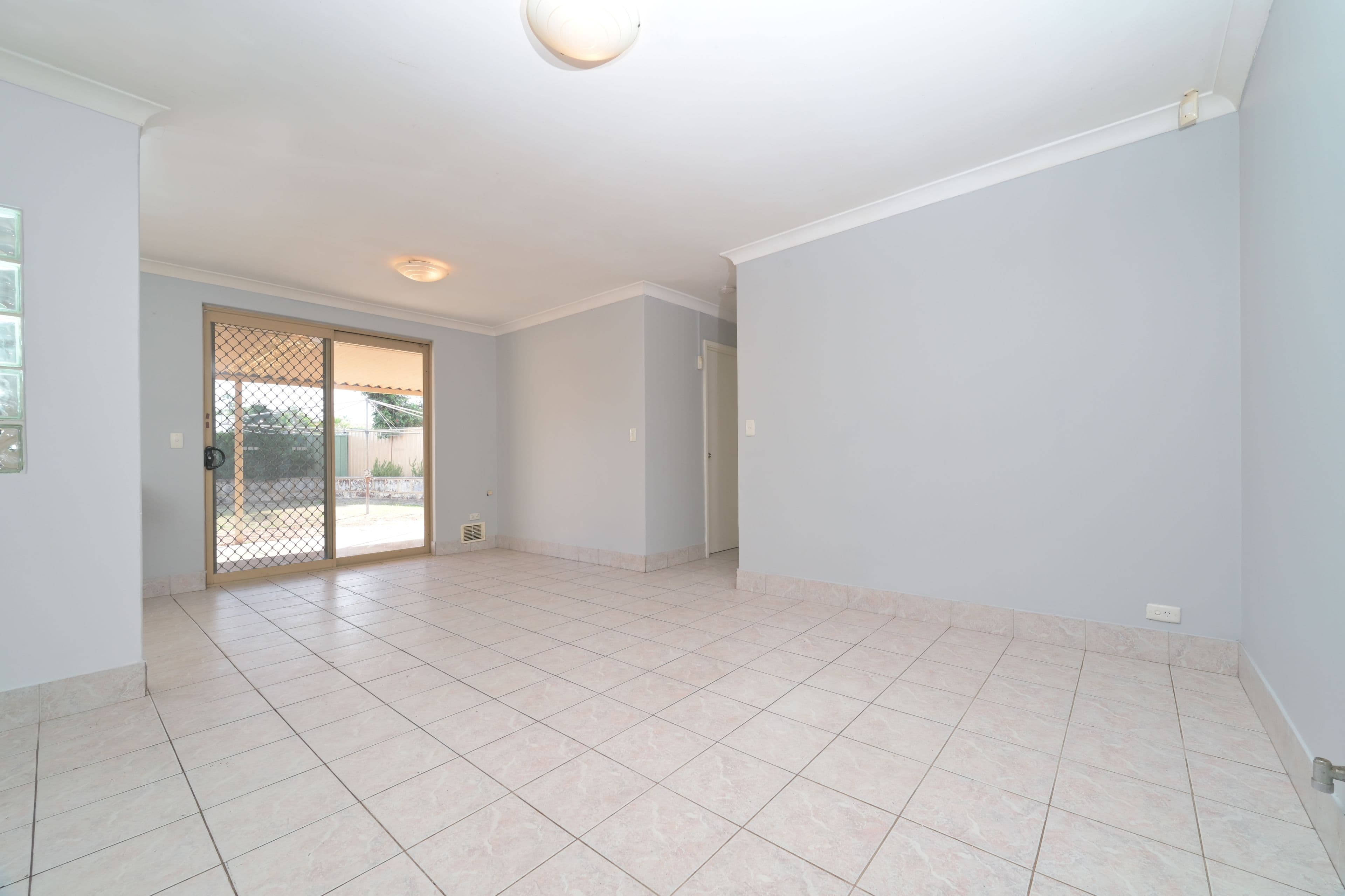 252 Illawarra Cres, South, Ballajura WA 6066, Ballajura - Thumbnail 5