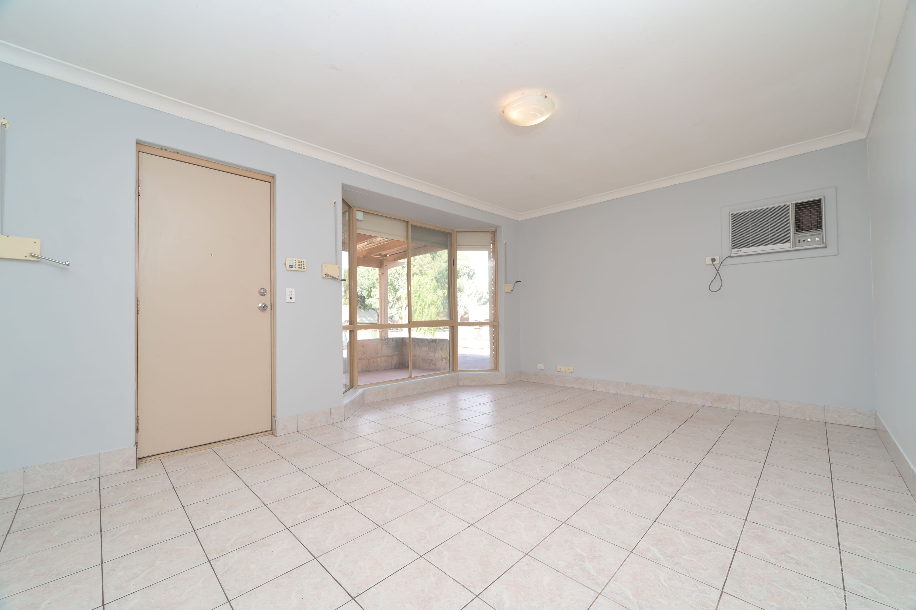 252 Illawarra Cres, South, Ballajura WA 6066, Ballajura - Thumbnail 6