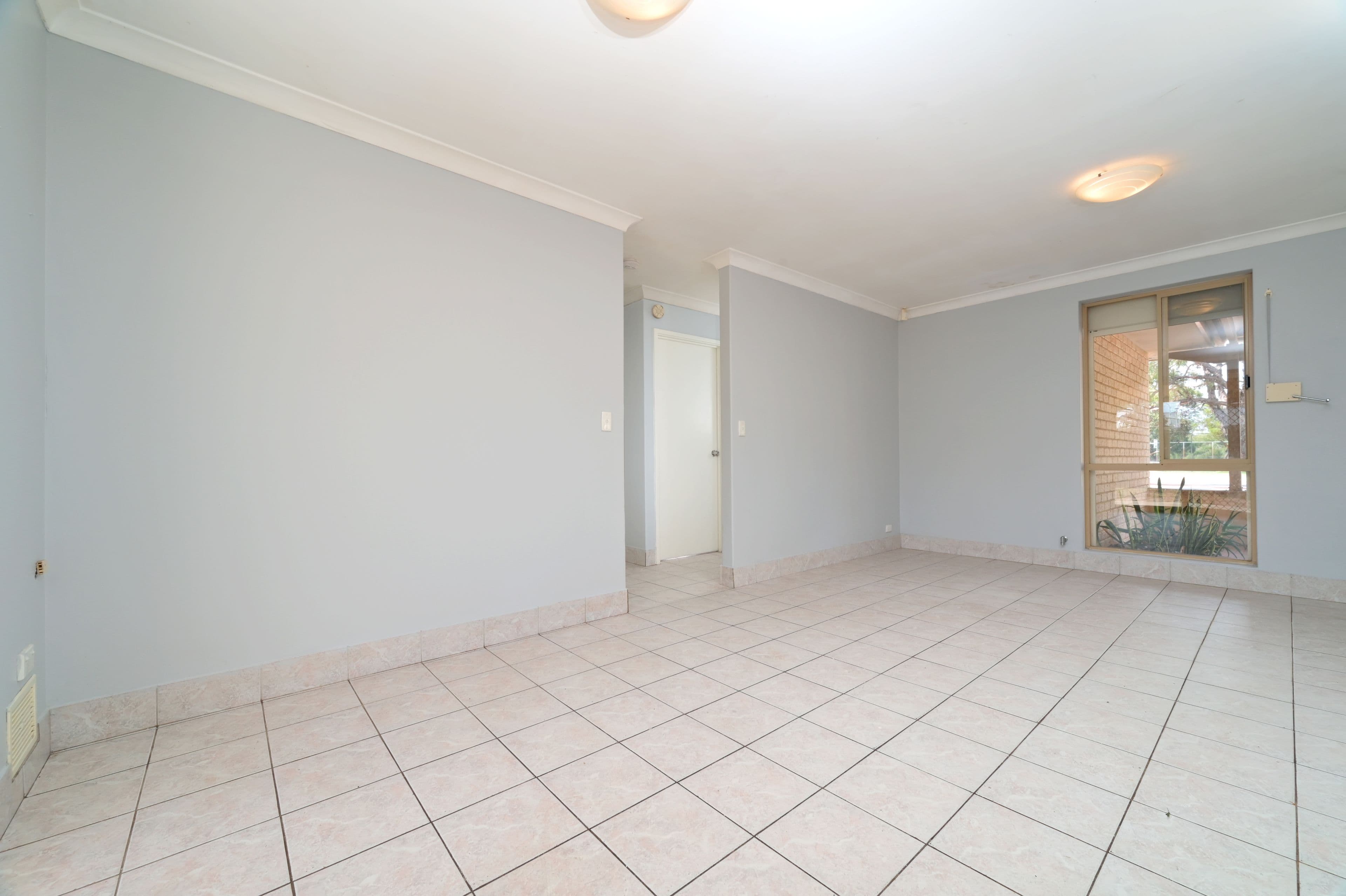 252 Illawarra Cres, South, Ballajura WA 6066, Ballajura - Thumbnail 7