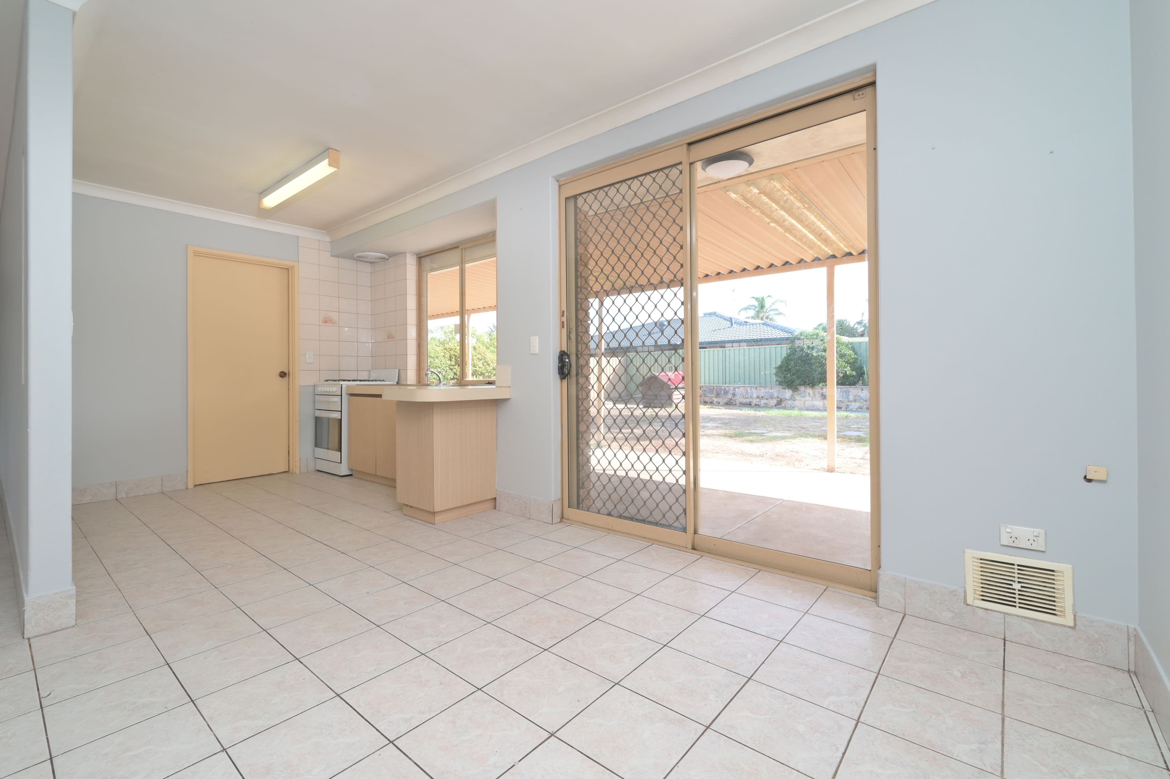 252 Illawarra Cres, South, Ballajura WA 6066, Ballajura - Thumbnail 8