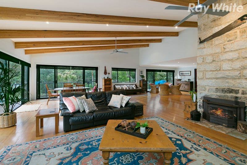 24 Heath Road, Hardys Bay - Image 1