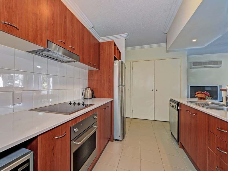 2 Oleander Avenue, BIGGERA WATERS QLD 4216, Biggera Waters - Thumbnail 6