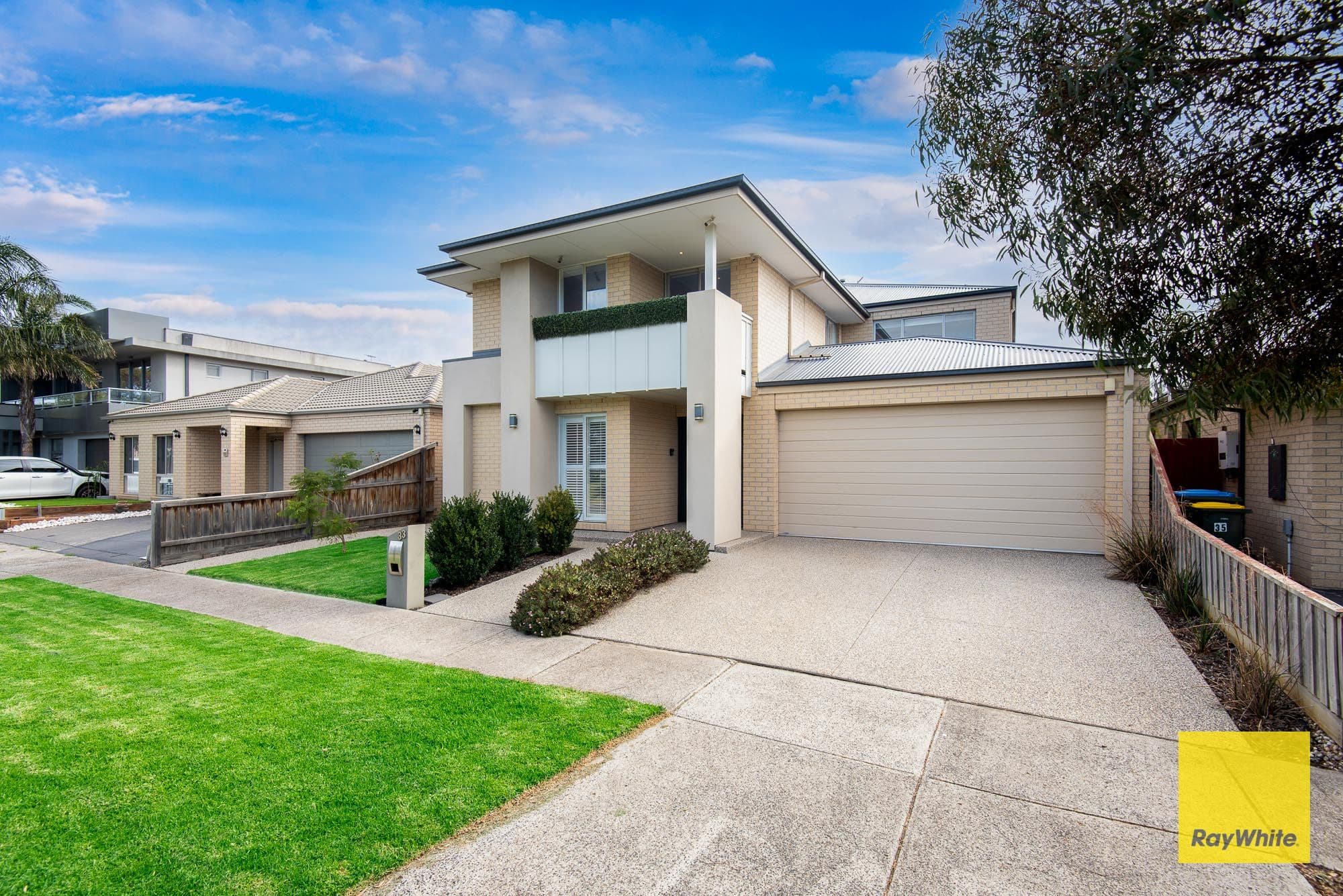 33 Millpond Drive, Point Cook VIC 3030, Point Cook - Thumbnail 2