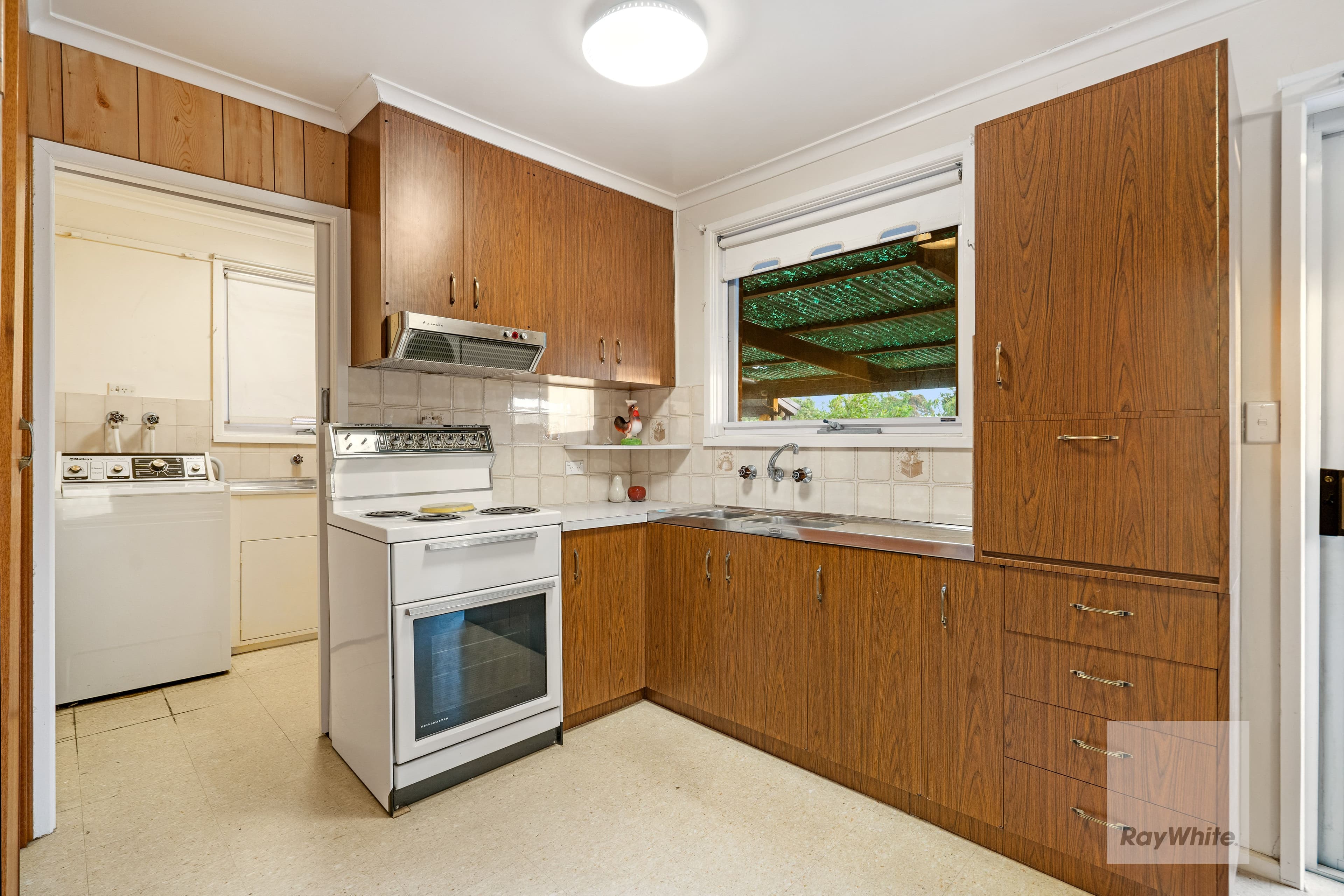 39 Poole Street, Deer Park VIC 3023, Deer Park - Thumbnail 2