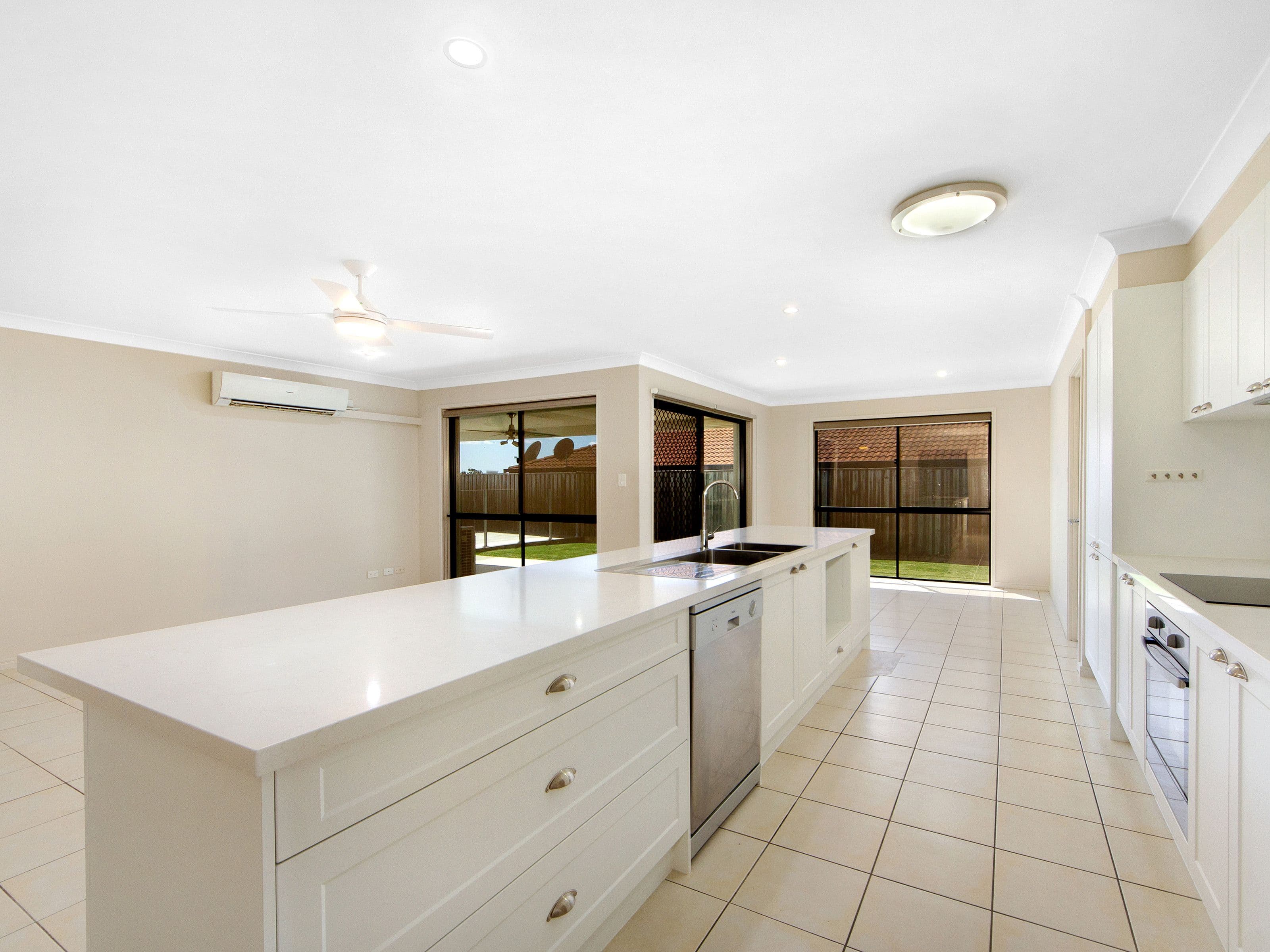 13 Broxbourne Place, Oxenford QLD 4210, Oxenford - Thumbnail 4