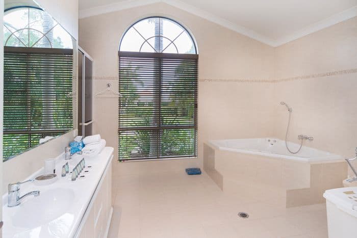 3171 Riverleigh Drive, Hope Island QLD 4212, Hope Island - Thumbnail 6