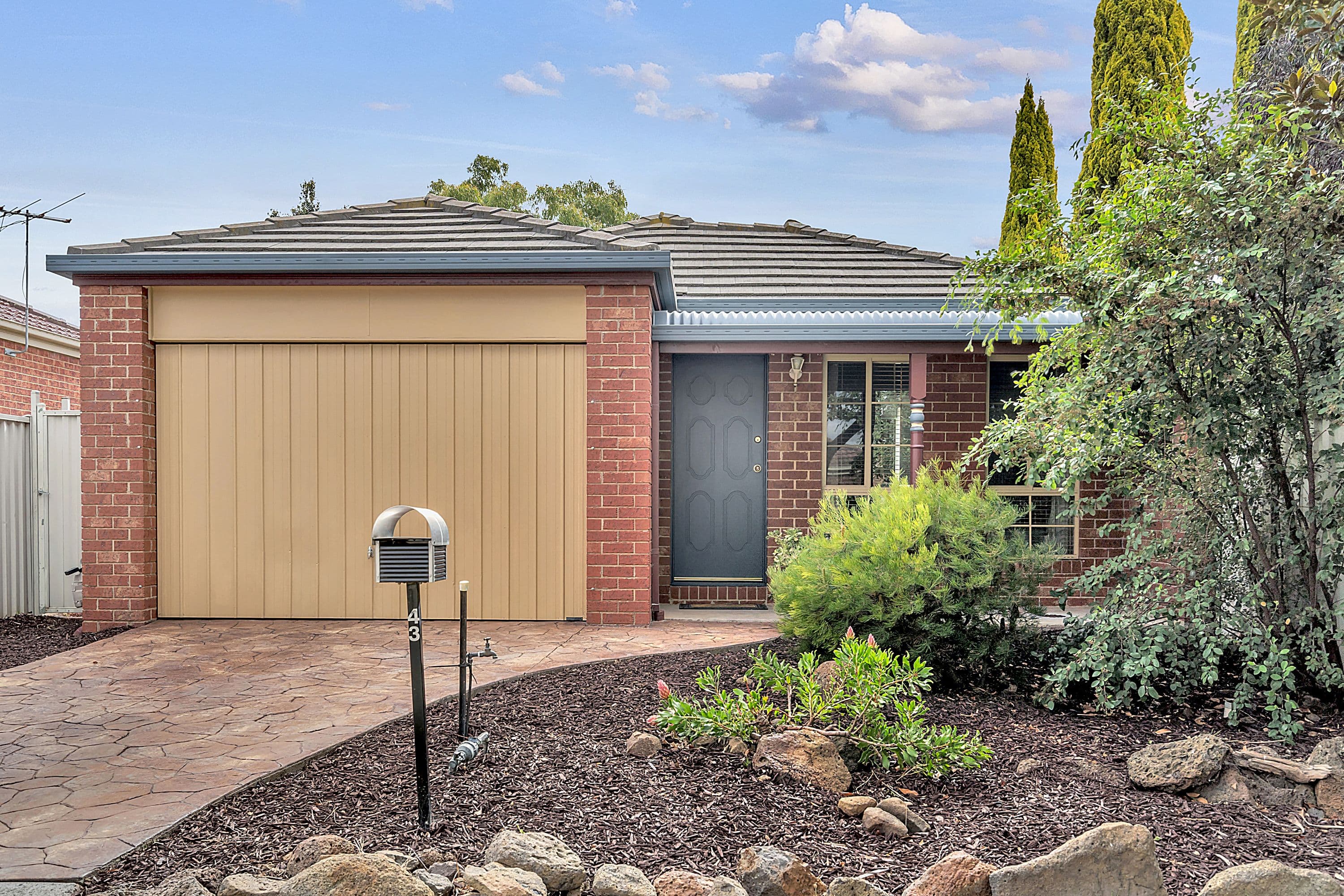 43 Woodlea Crescent, Craigieburn VIC 3064, Craigieburn - Thumbnail 2