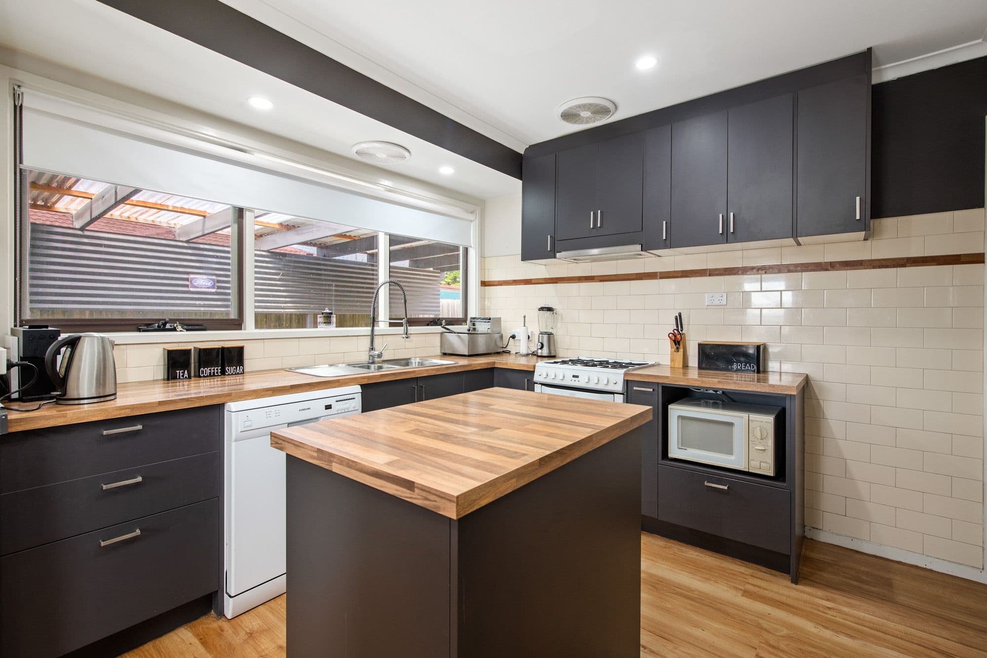 8 Topaz Avenue, Wyndham Vale VIC 3024, Wyndham Vale - Thumbnail 2