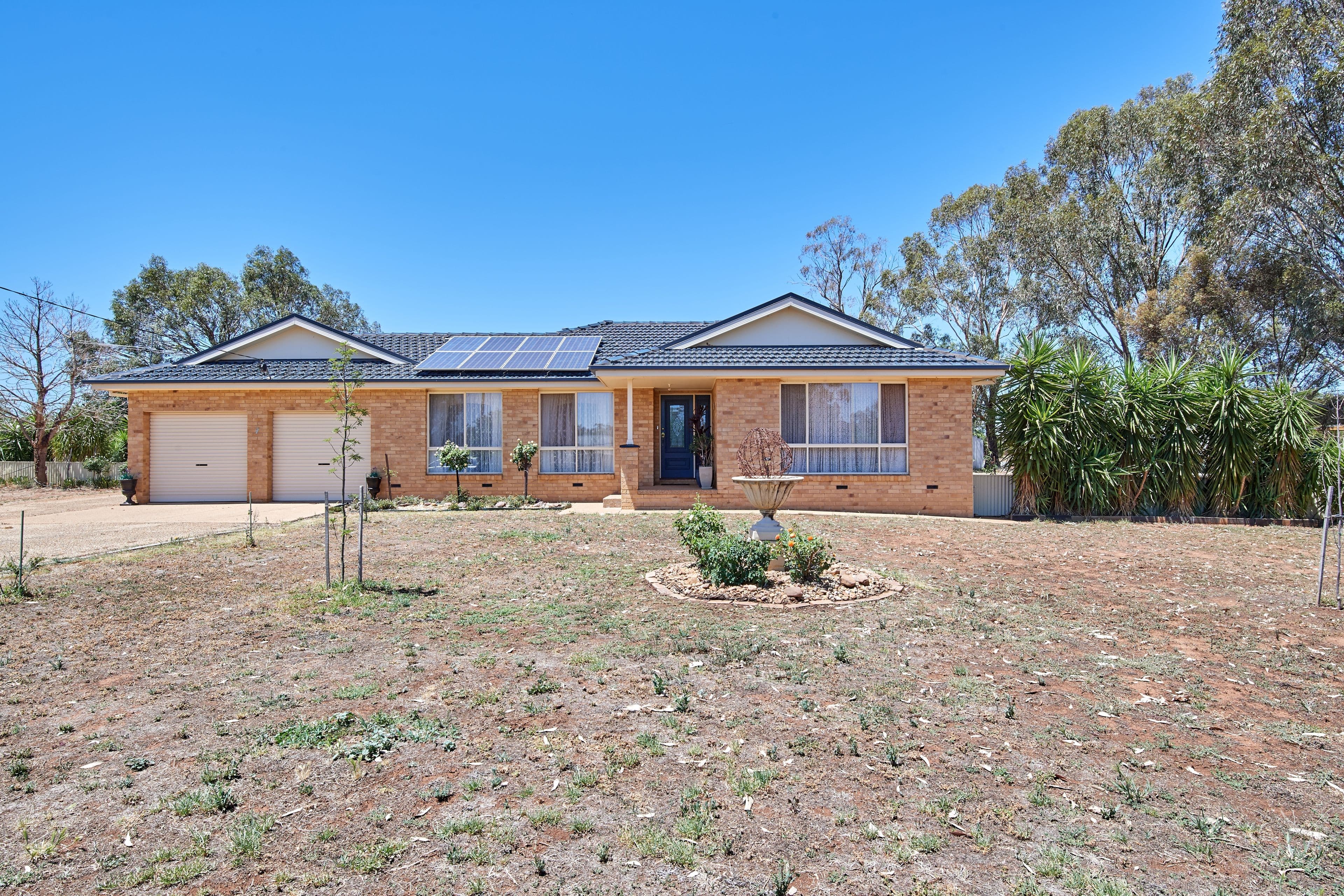 7 Logan Street, Coolamon - Image 1