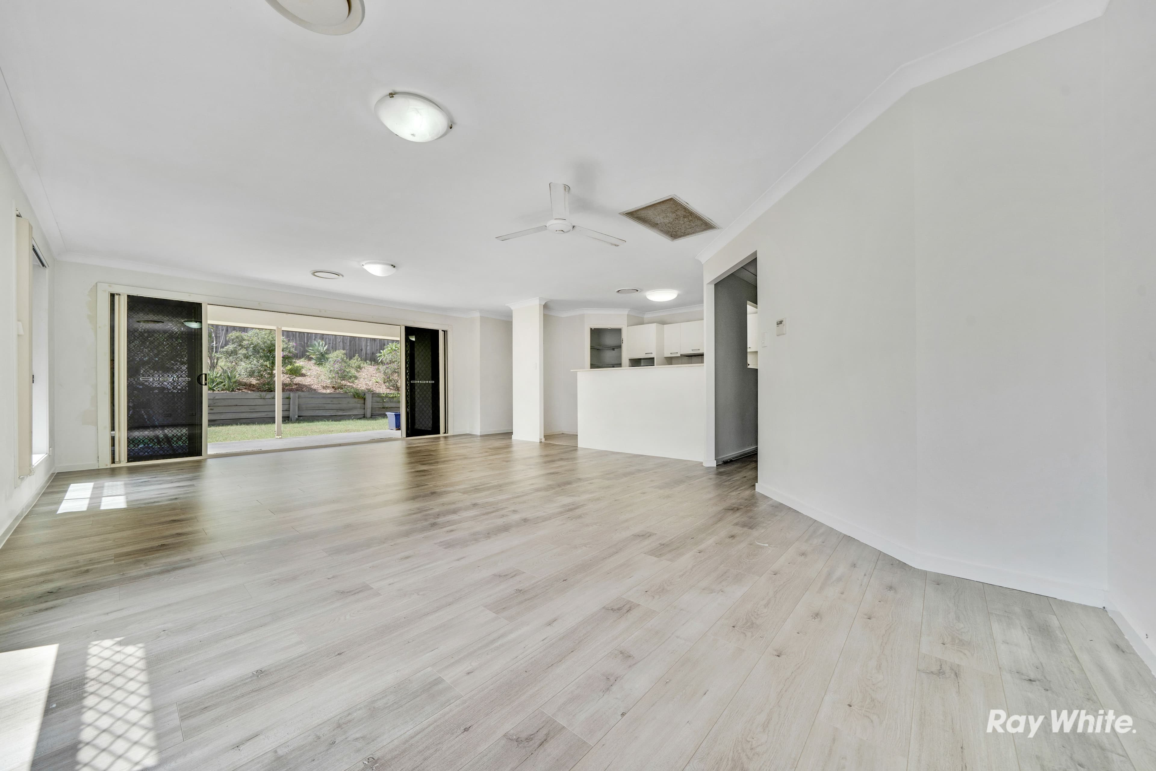 10 Carnarvon Crescent, Waterford QLD 4133, Waterford - Thumbnail 4