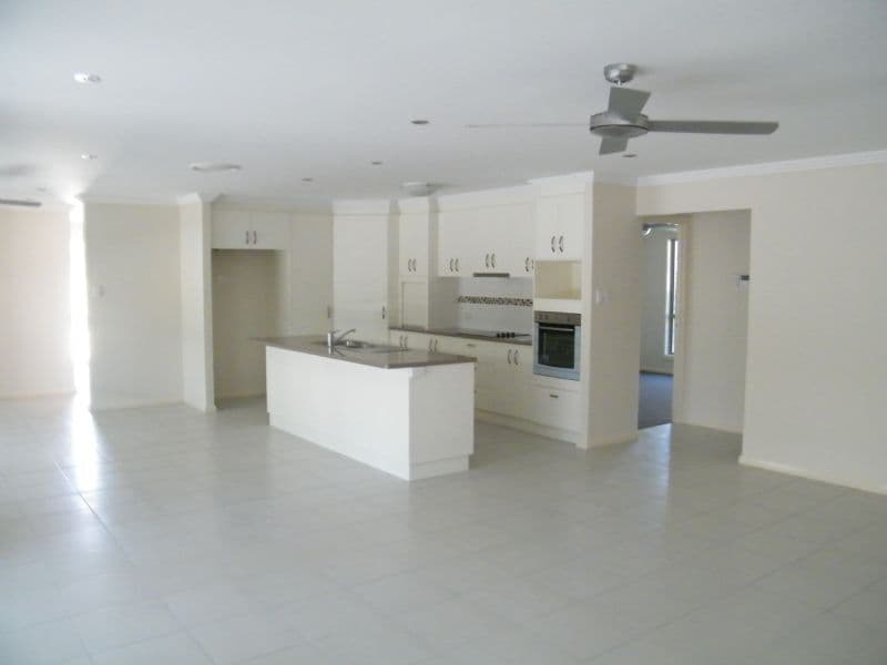 89 Sommerfeld Crescent, CHINCHILLA QLD 4413, Chinchilla - Thumbnail 2