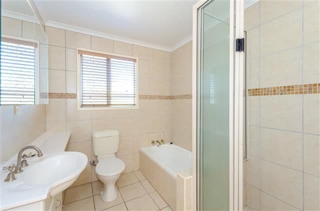 17 Hunter Street, WEST GLADSTONE QLD 4680, West Gladstone - Thumbnail 5