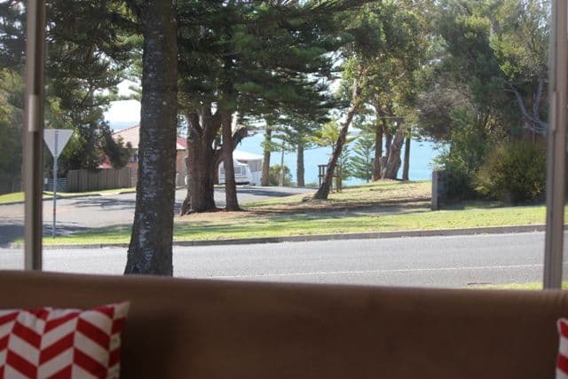 89 Chapel Street, Cowes VIC 3922, Cowes - Thumbnail 2