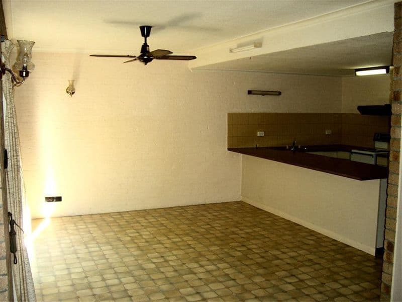 130  Cypress Street, URANGAN QLD 4655, Urangan - Thumbnail 3