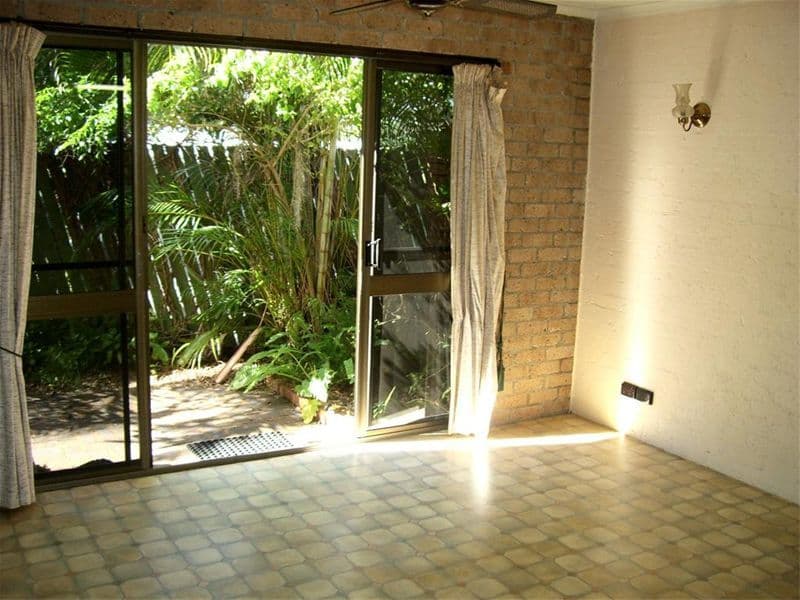 130  Cypress Street, URANGAN QLD 4655, Urangan - Thumbnail 4