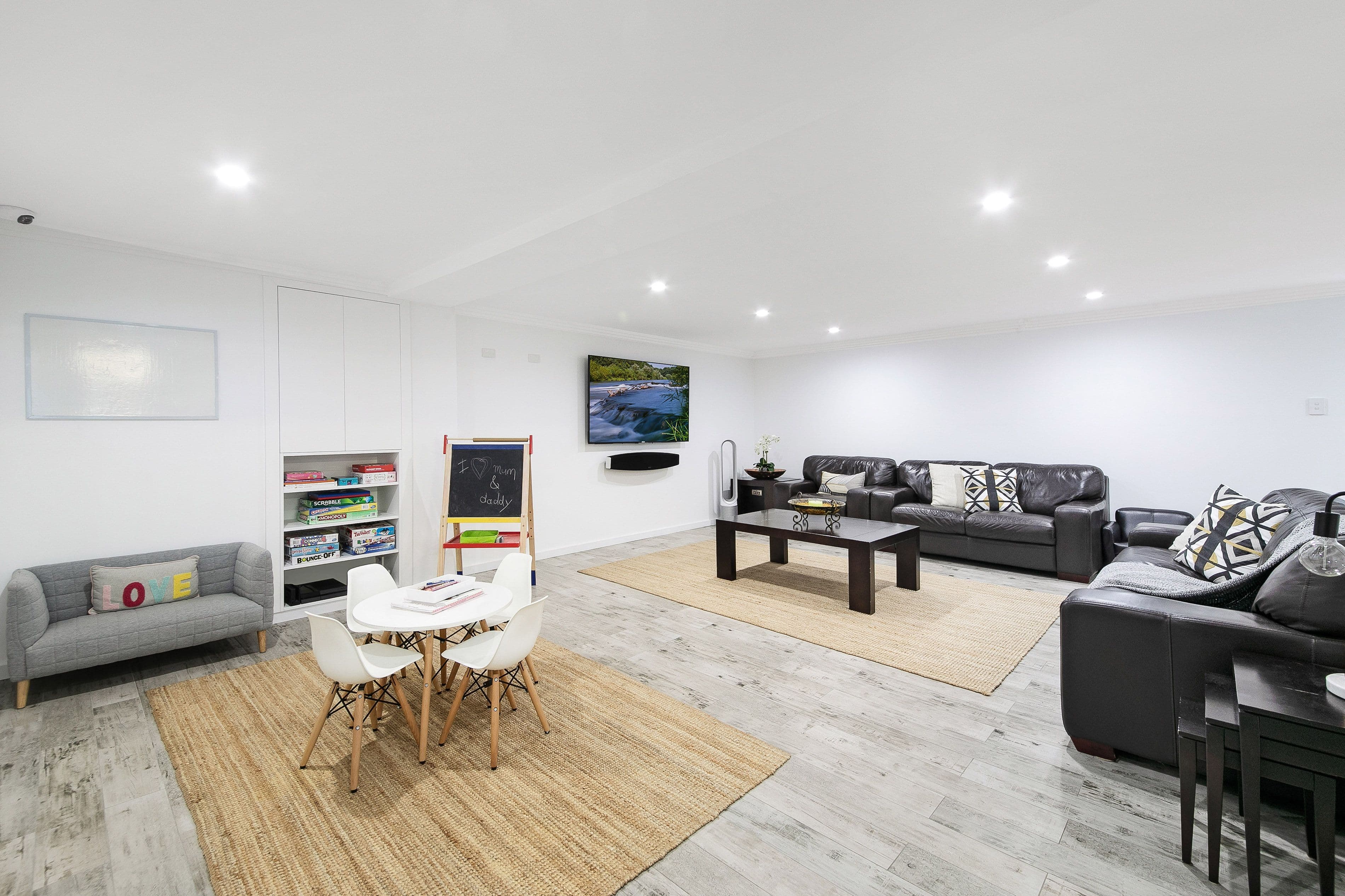 23 Lucinda Avenue, Georges Hall NSW 2198, Georges Hall - Thumbnail 2