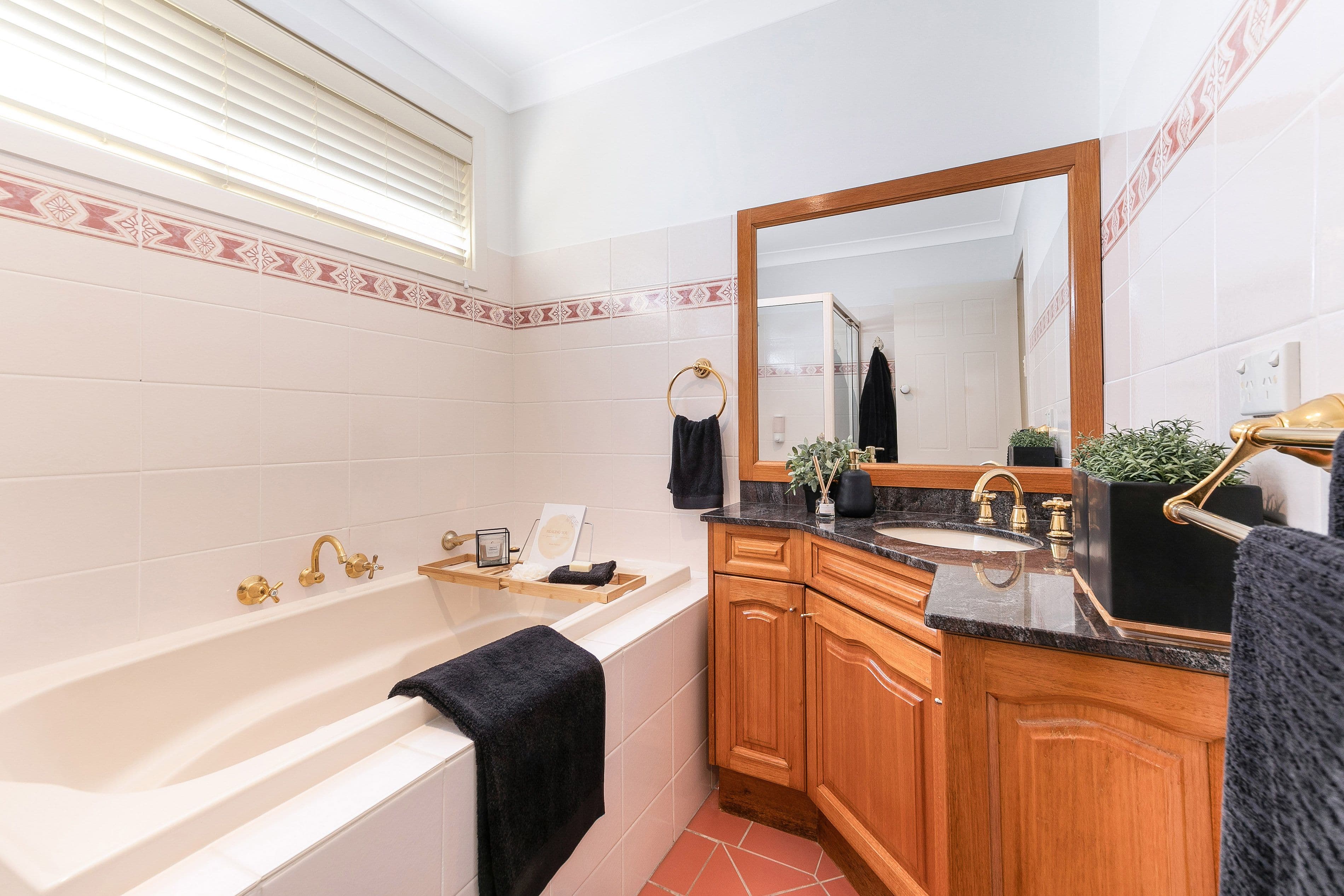 23 Lucinda Avenue, Georges Hall NSW 2198, Georges Hall - Thumbnail 8