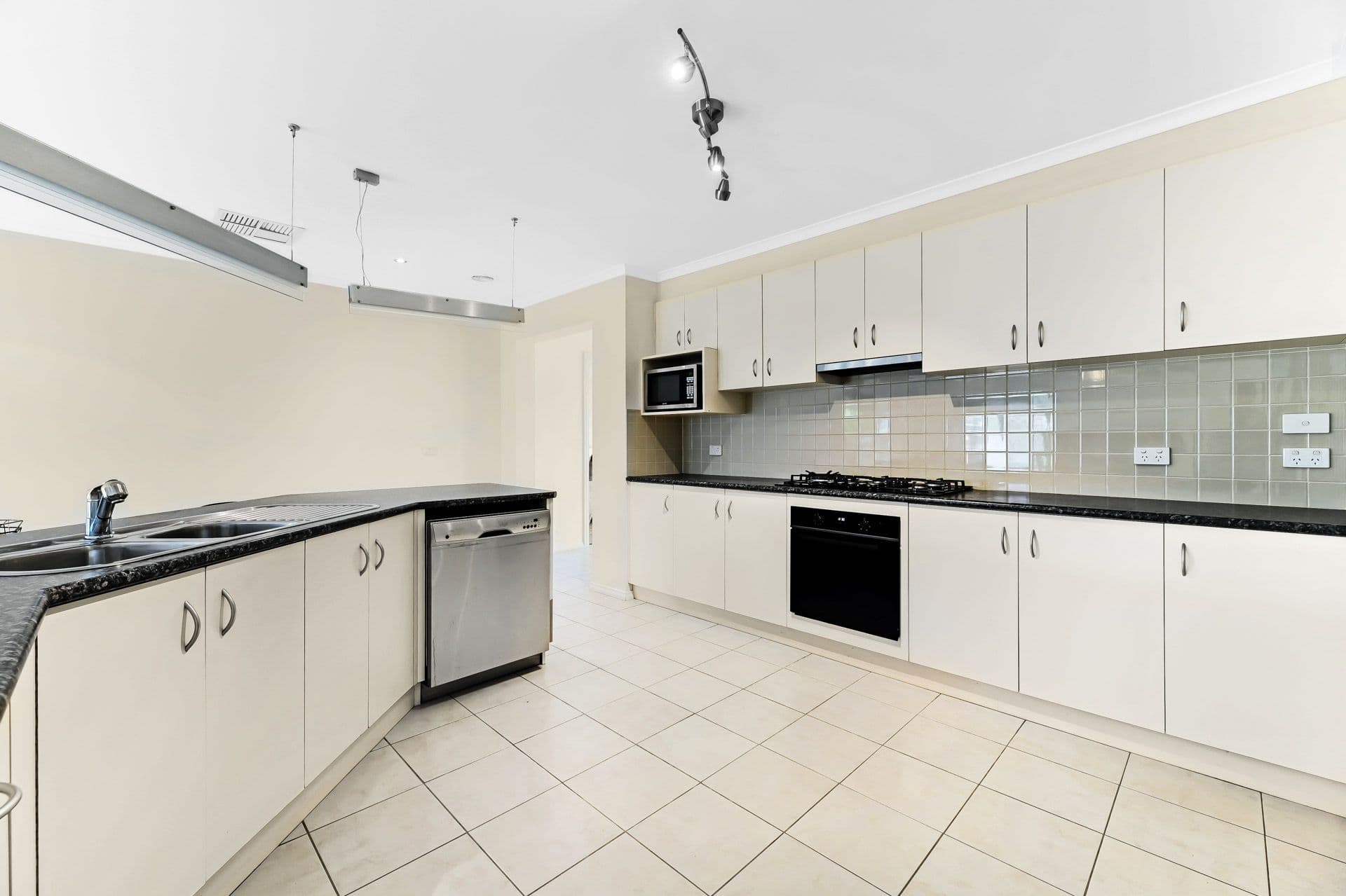 1 Clocktower Court, Berwick VIC 3806, Berwick - Thumbnail 6