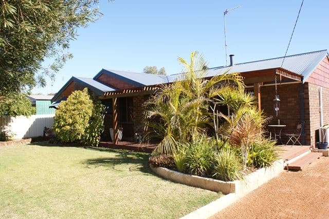 17 Flanagan Way, DONGARA WA 6525, Dongara - Image 1