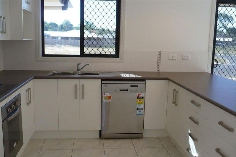 48 Buxton Drive, GRACEMERE QLD 4702, Gracemere - Thumbnail 3