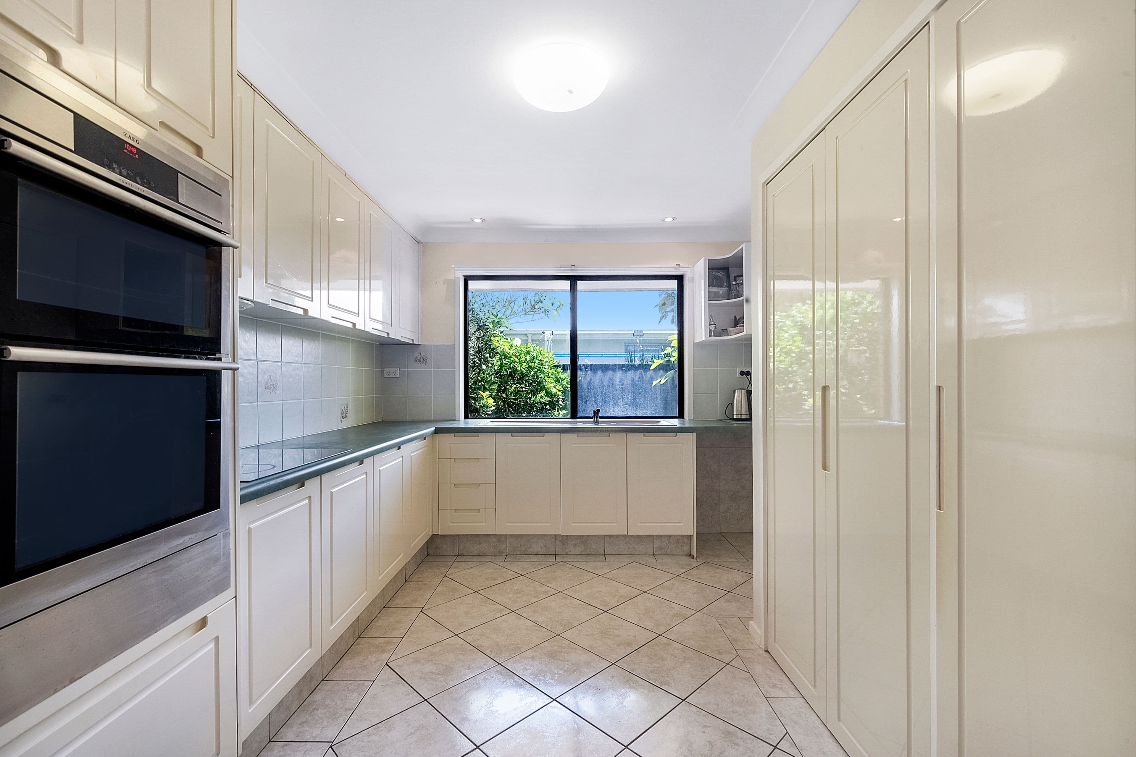 22 Firmin Court, Mermaid Waters QLD 4218, Mermaid Waters - Thumbnail 4