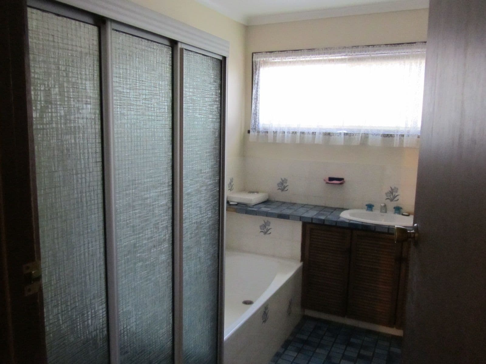 13 Mazamet Court, Deniliquin - Thumbnail 5