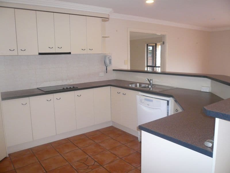 279 Napper Road, ARUNDEL QLD 4214, Arundel - Thumbnail 3