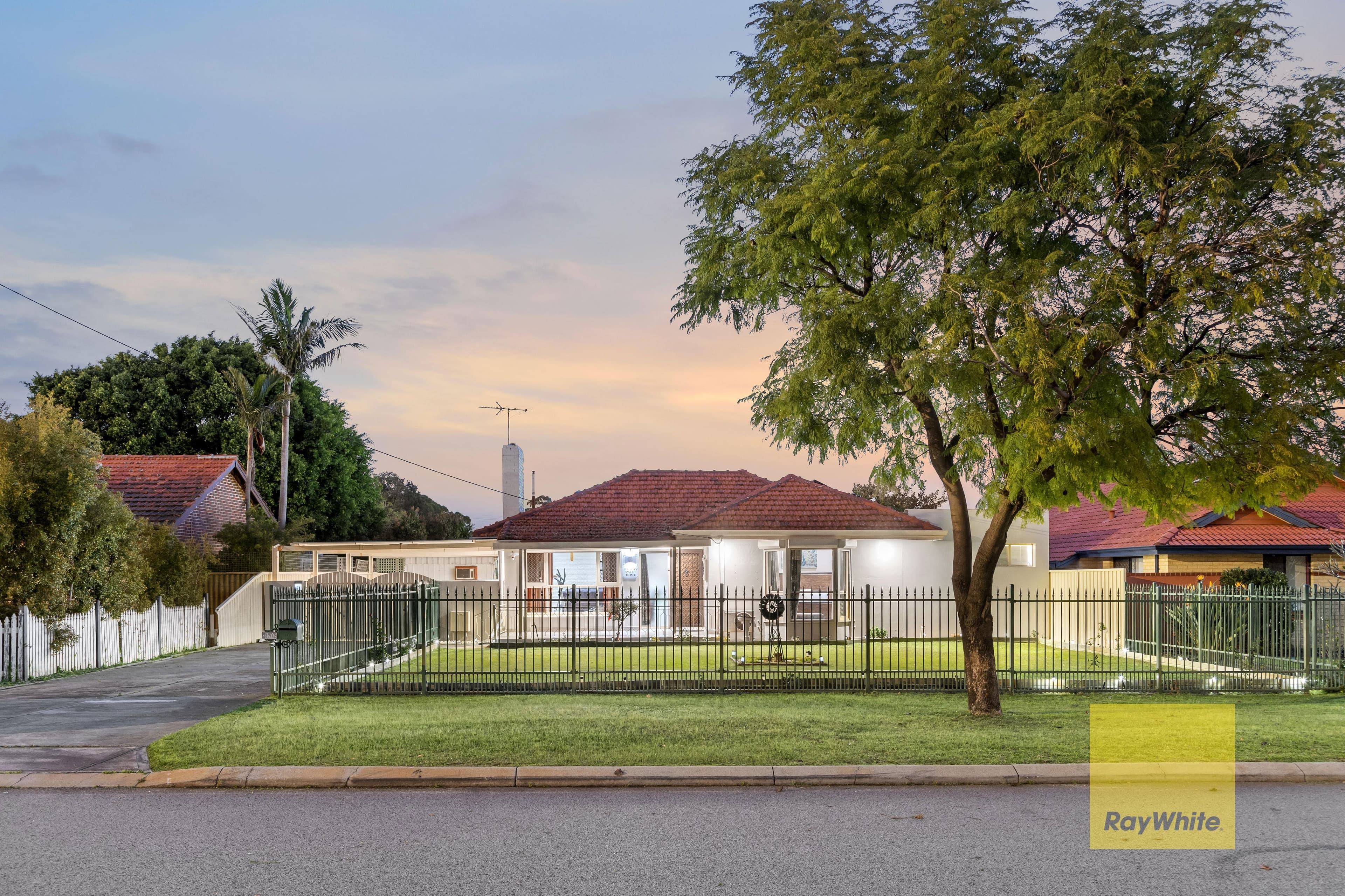 376 Fisher Street, Cloverdale WA 6105, Cloverdale - Image 1