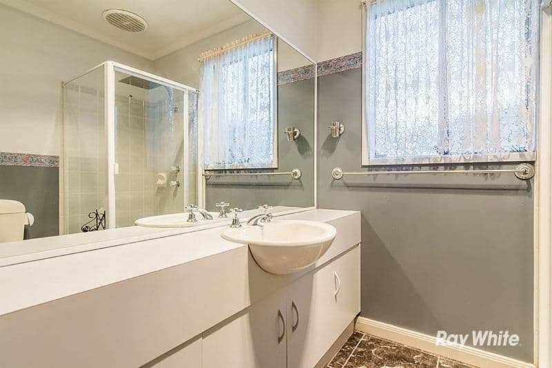24 Horsfield Street, Cranbourne North VIC 3977, Cranbourne North - Thumbnail 3