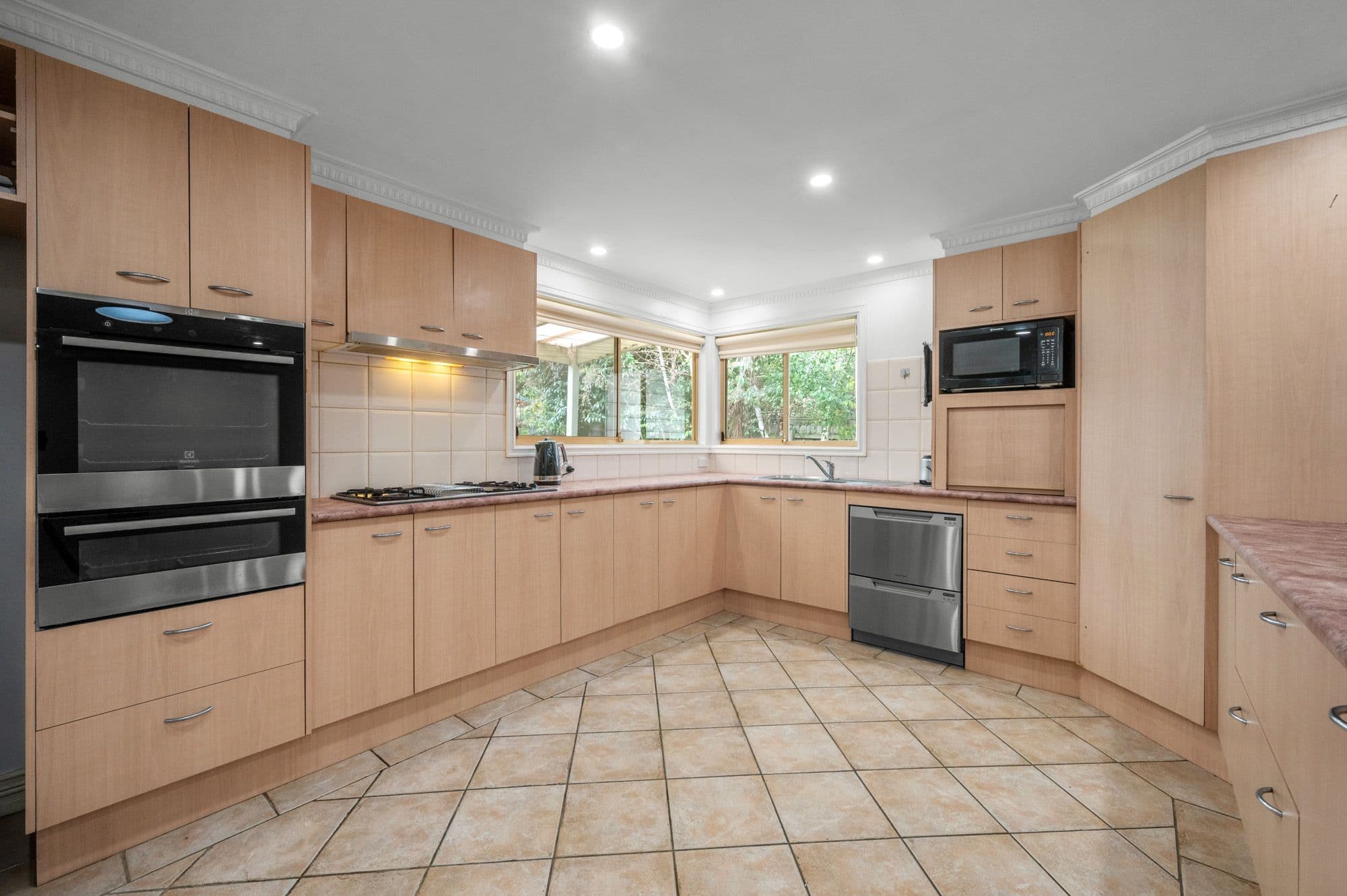 85 Begonia Avenue, Bayswater VIC 3153, Bayswater - Thumbnail 2