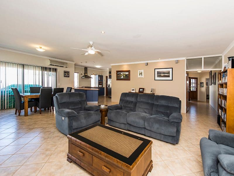 32 Baycliff Turn, Waikiki WA 6169, Waikiki - Thumbnail 2