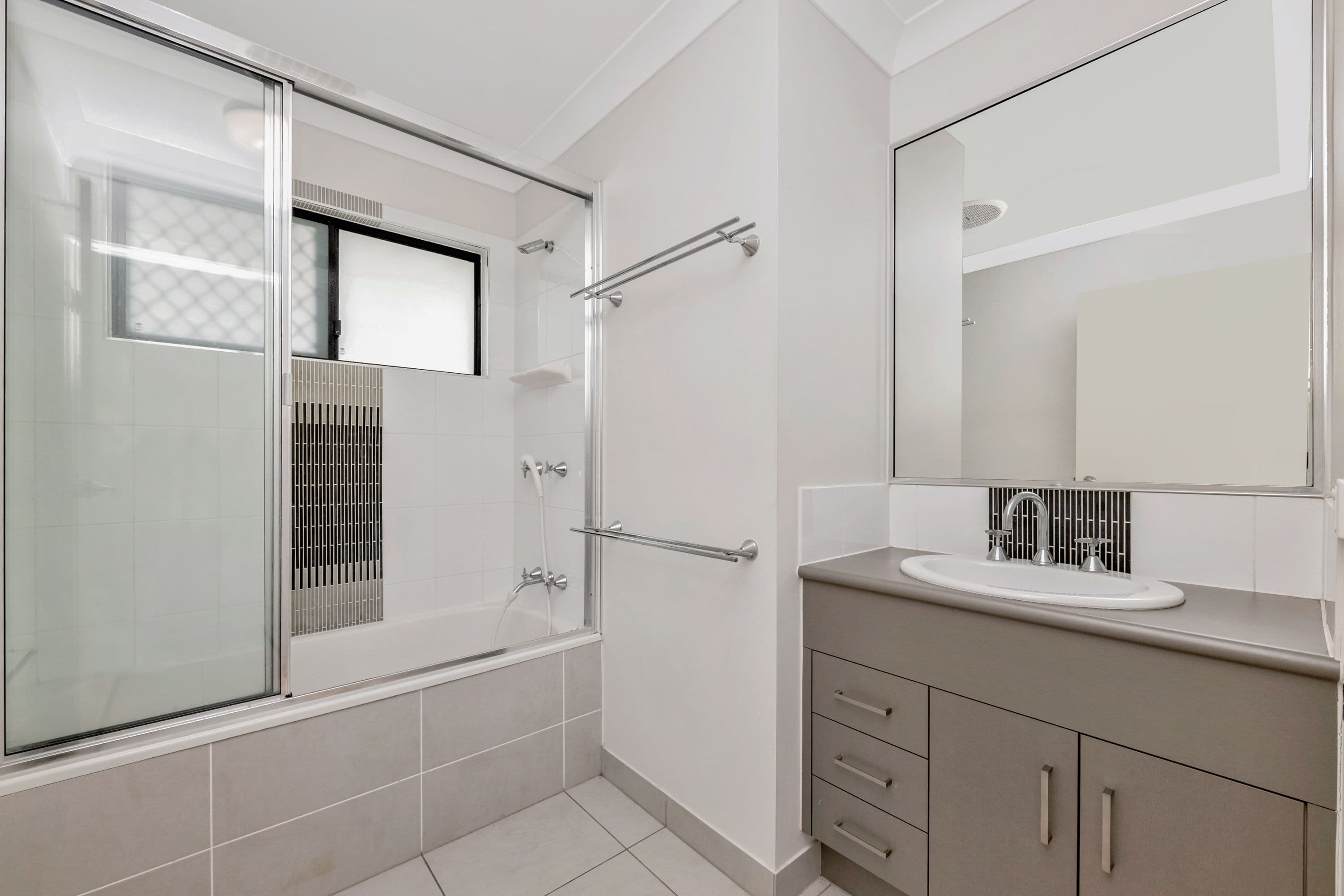 30 Heather Avenue, Rasmussen QLD 4815, Rasmussen - Thumbnail 4