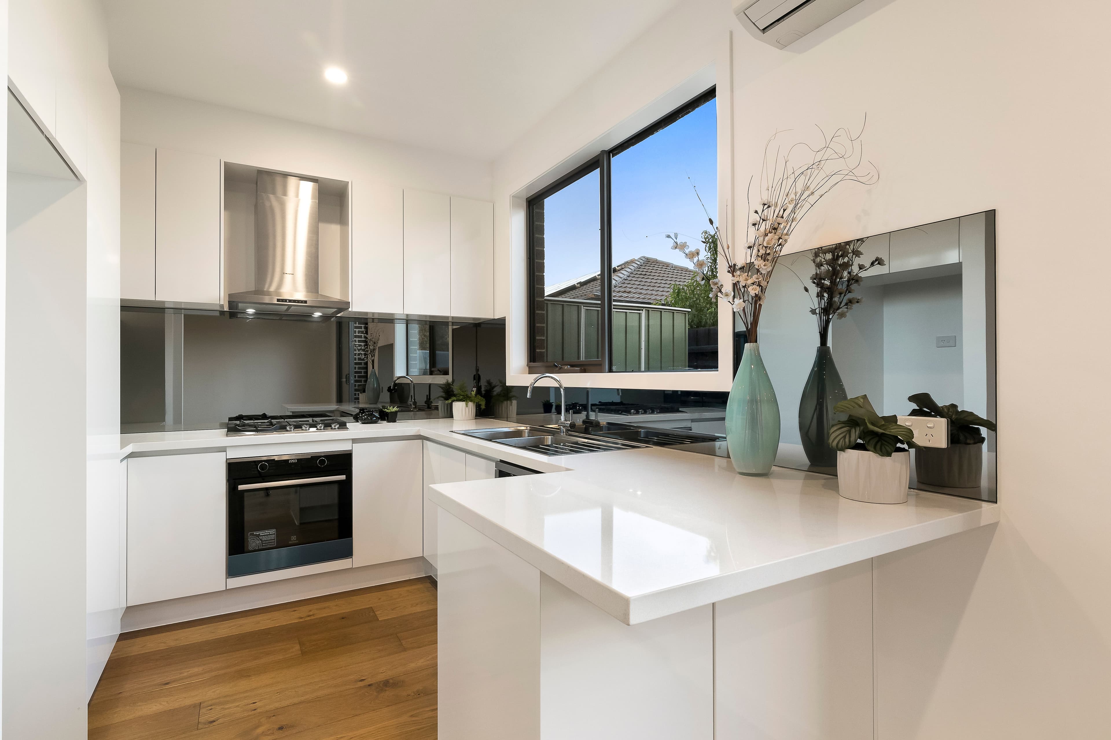 12 Burns Avenue, Clayton South VIC 3169, Clayton South - Thumbnail 2