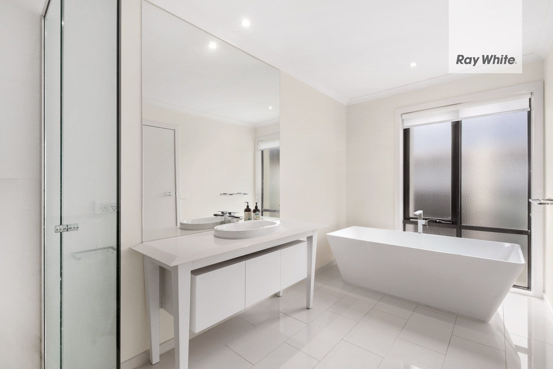 9 Surrey Court, Bundoora VIC 3083, Bundoora - Thumbnail 4