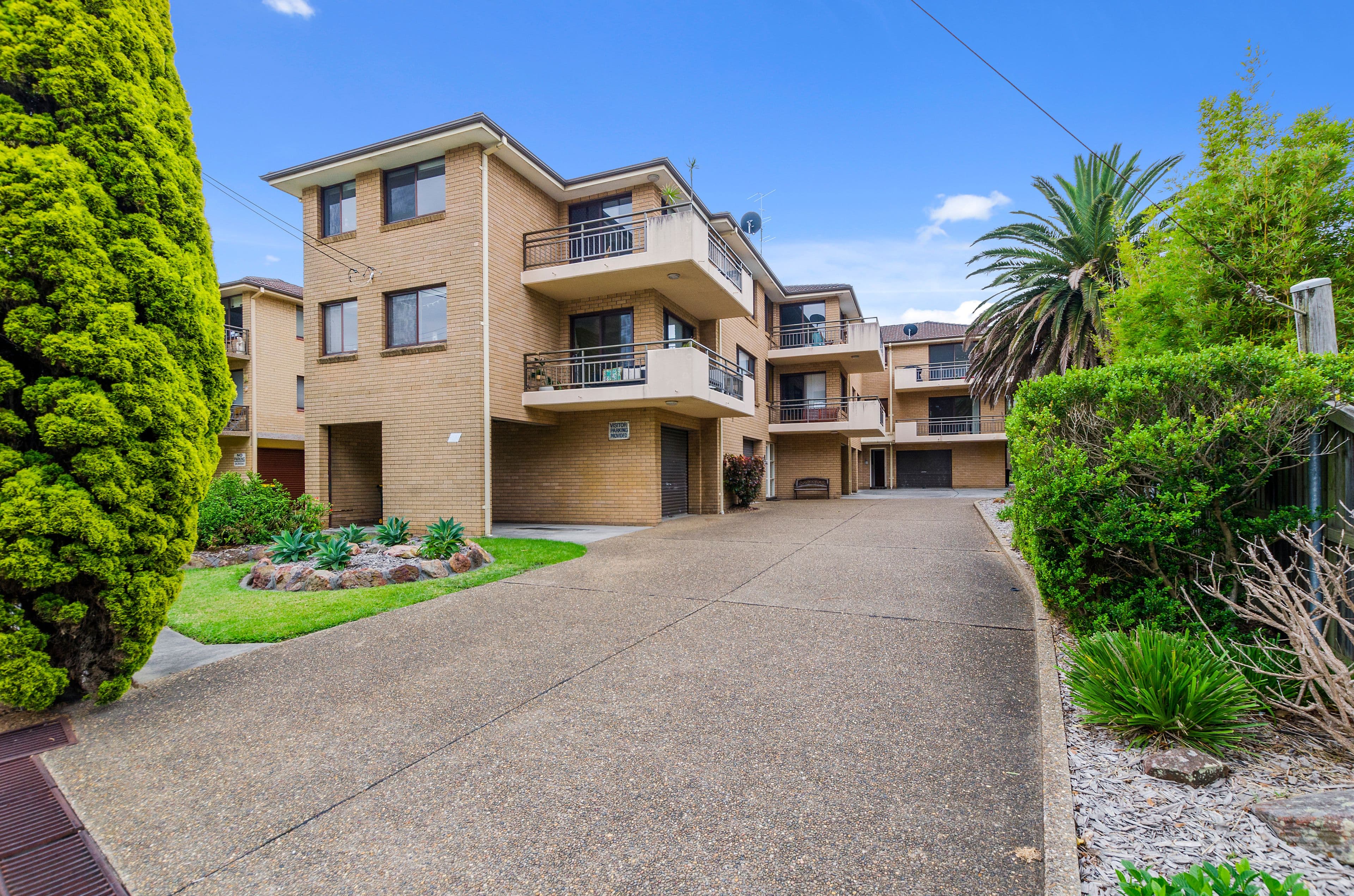 33 Uvadale Grove, Kew - Thumbnail 2